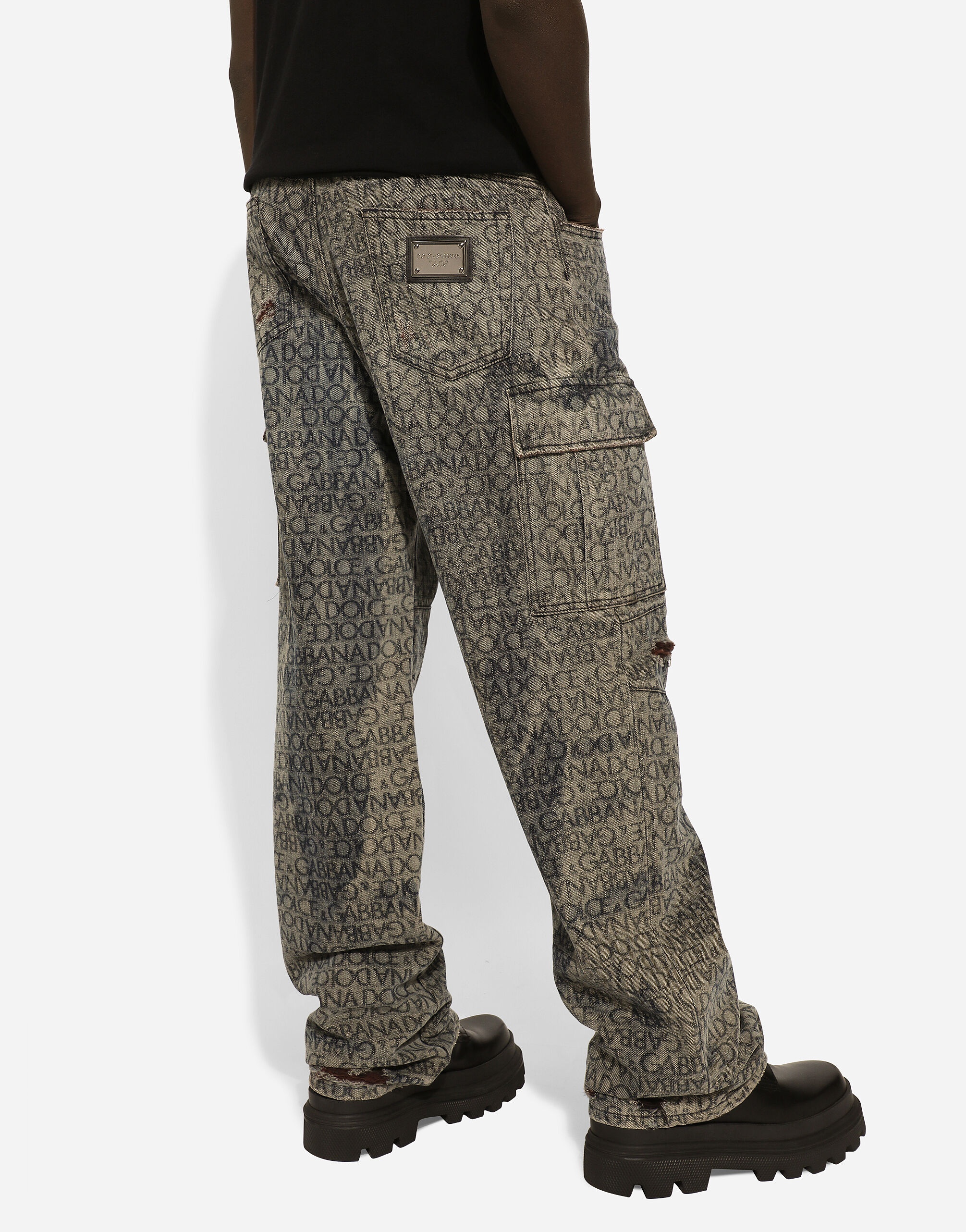 Gray denim cargo jeans with laser-etched logo - 4