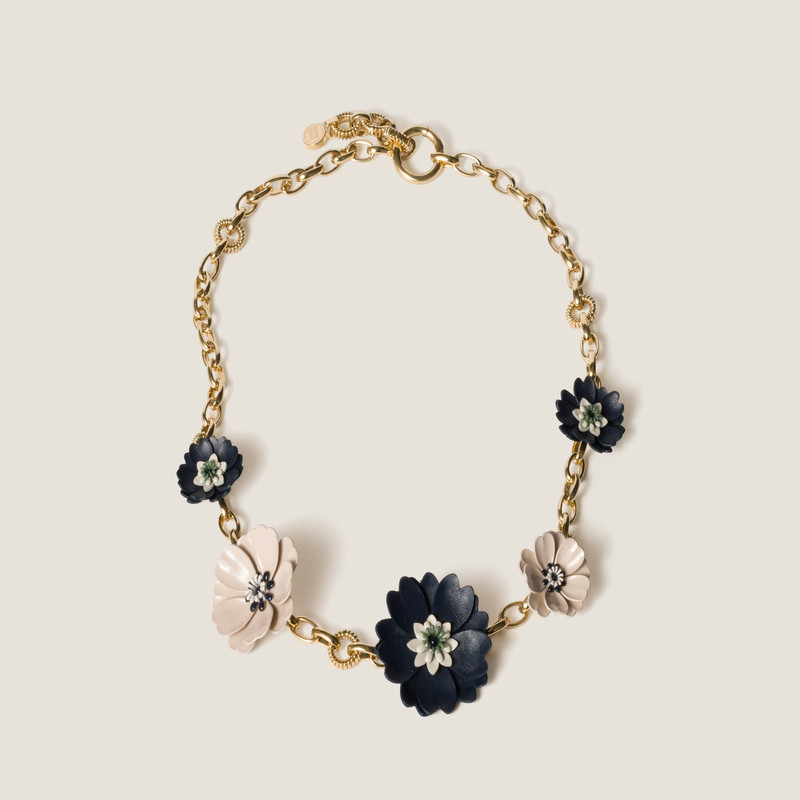 Metal and pearl necklace 1