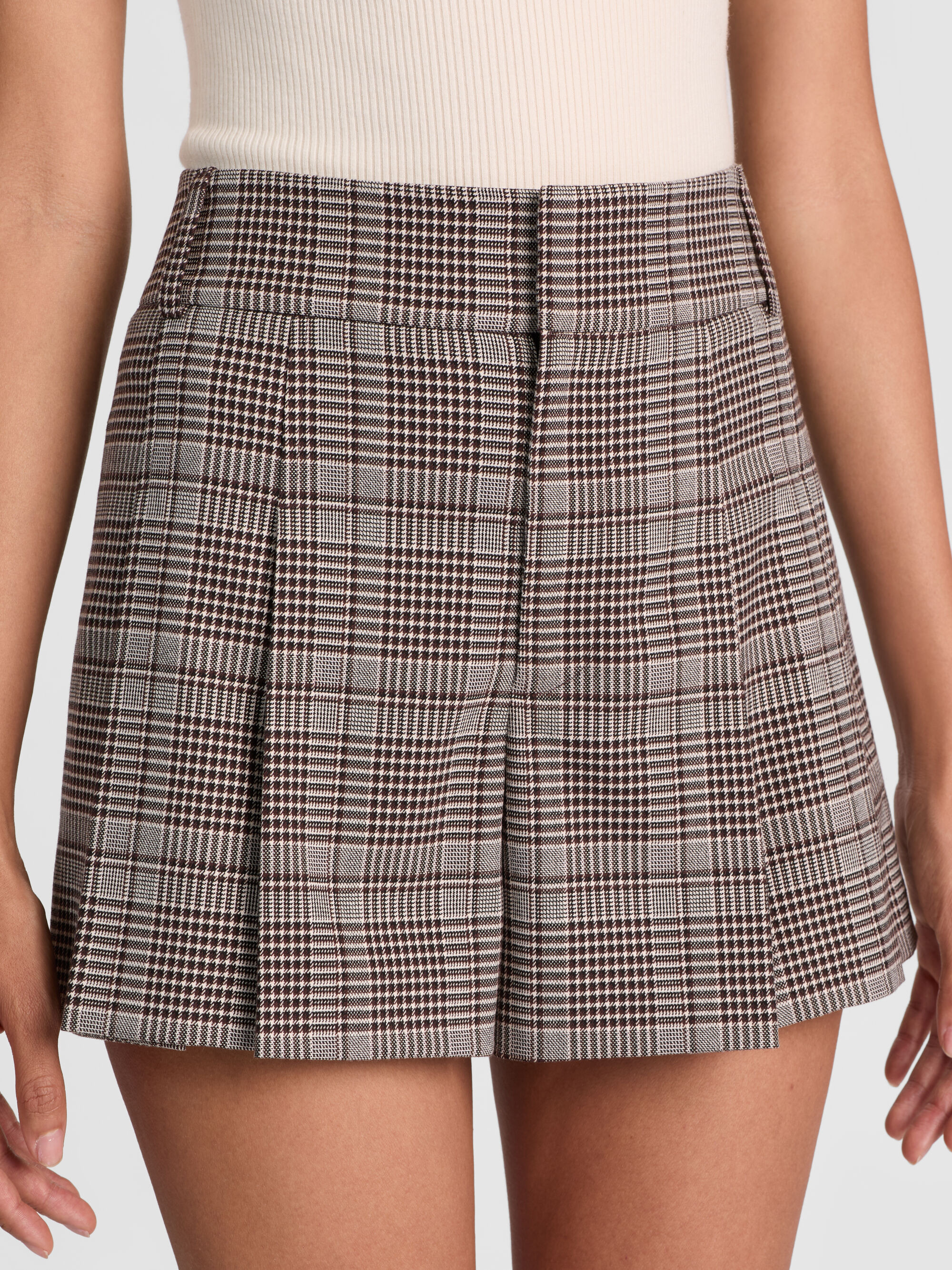 SCARLET FLUTTER SHORT - 5