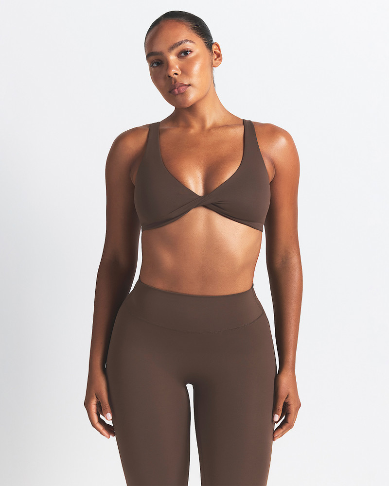NikeSKIMS Matte Women's Twist-Front Bra 1