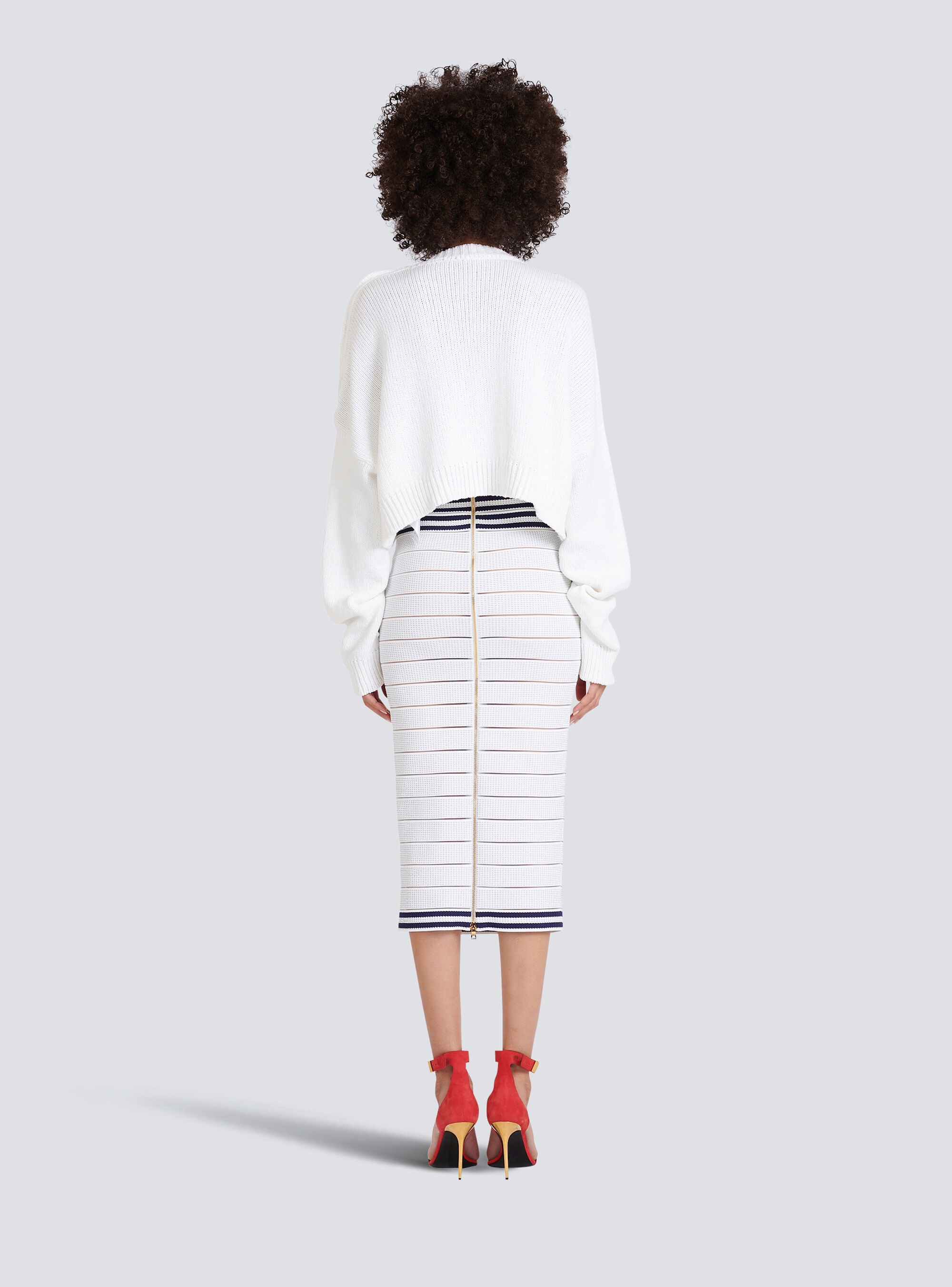 HIGH SUMMER CAPSULE - Cropped knit sweater with Balmain logo print - 4