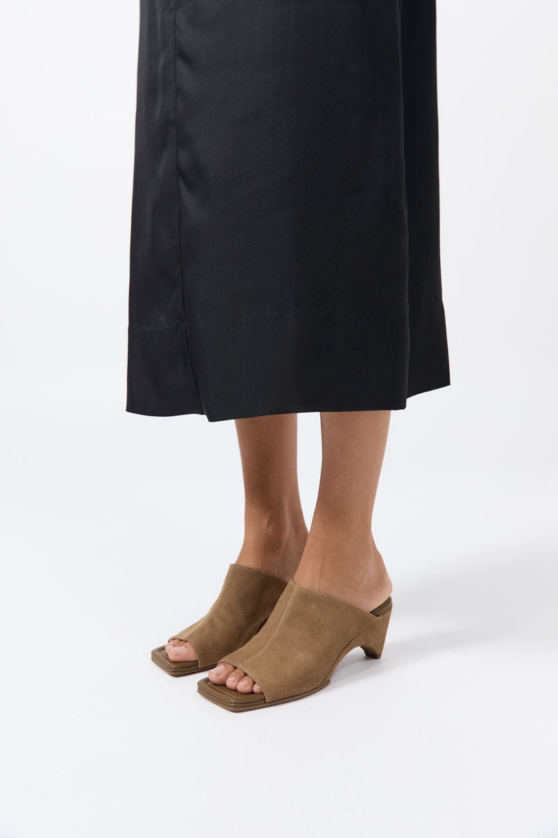 Suede Arc Wedge - Oak - 4