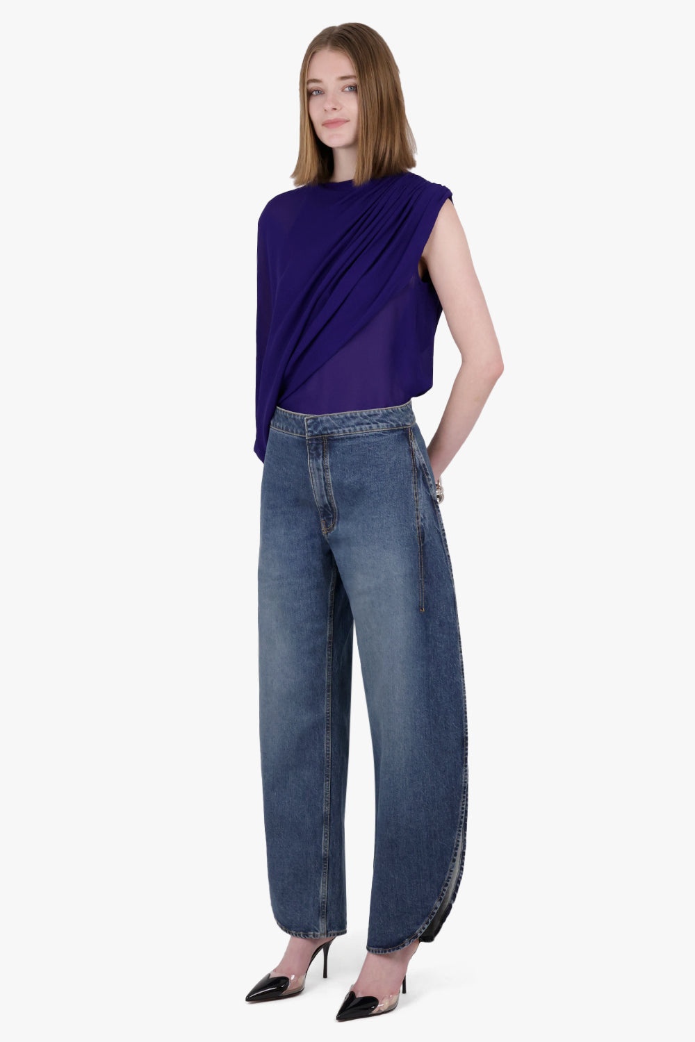 PETAL ROUND FIT DART JEANS | WASHED BLUE - 2