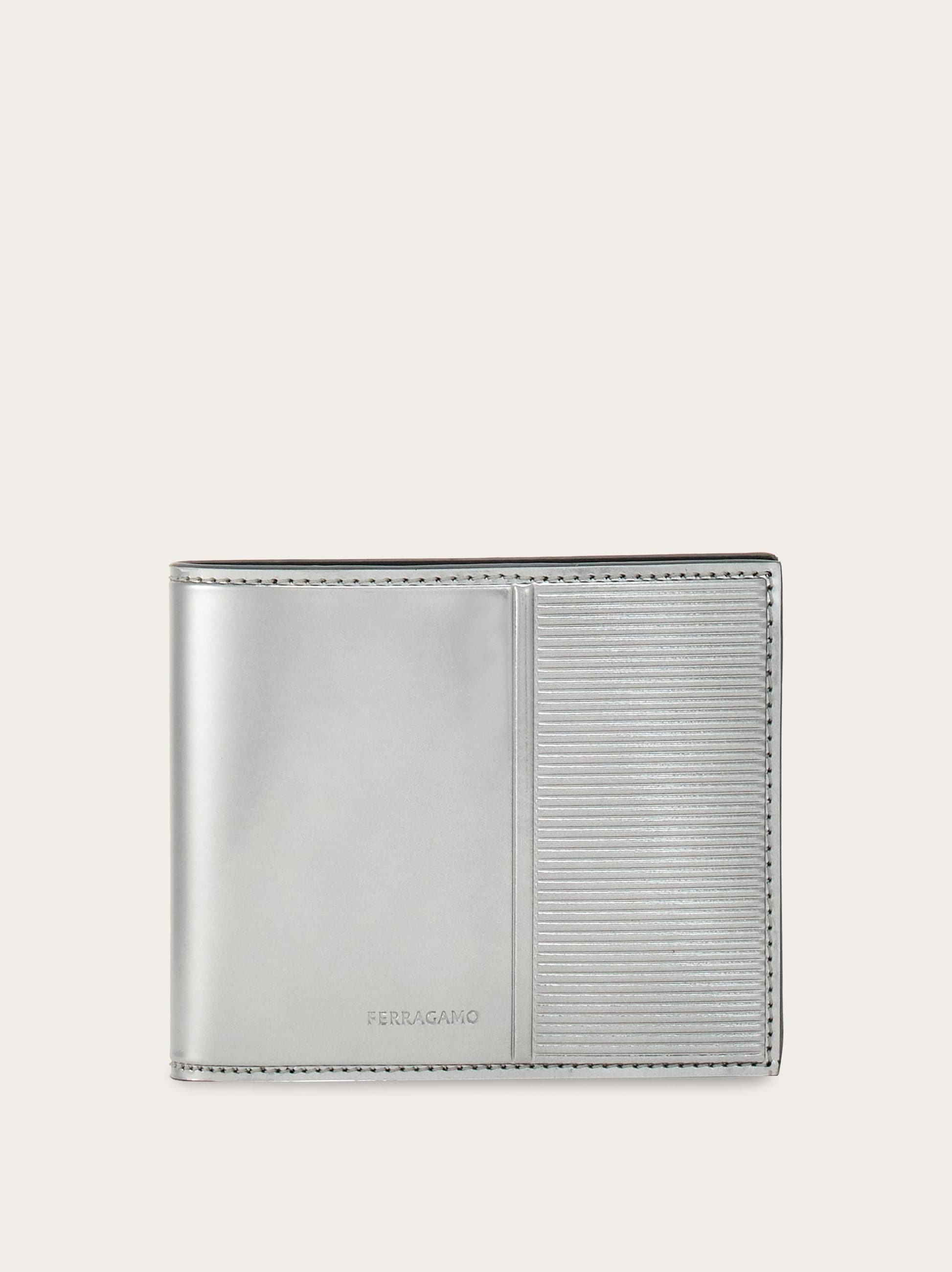 Wallet with knurled detailing 1