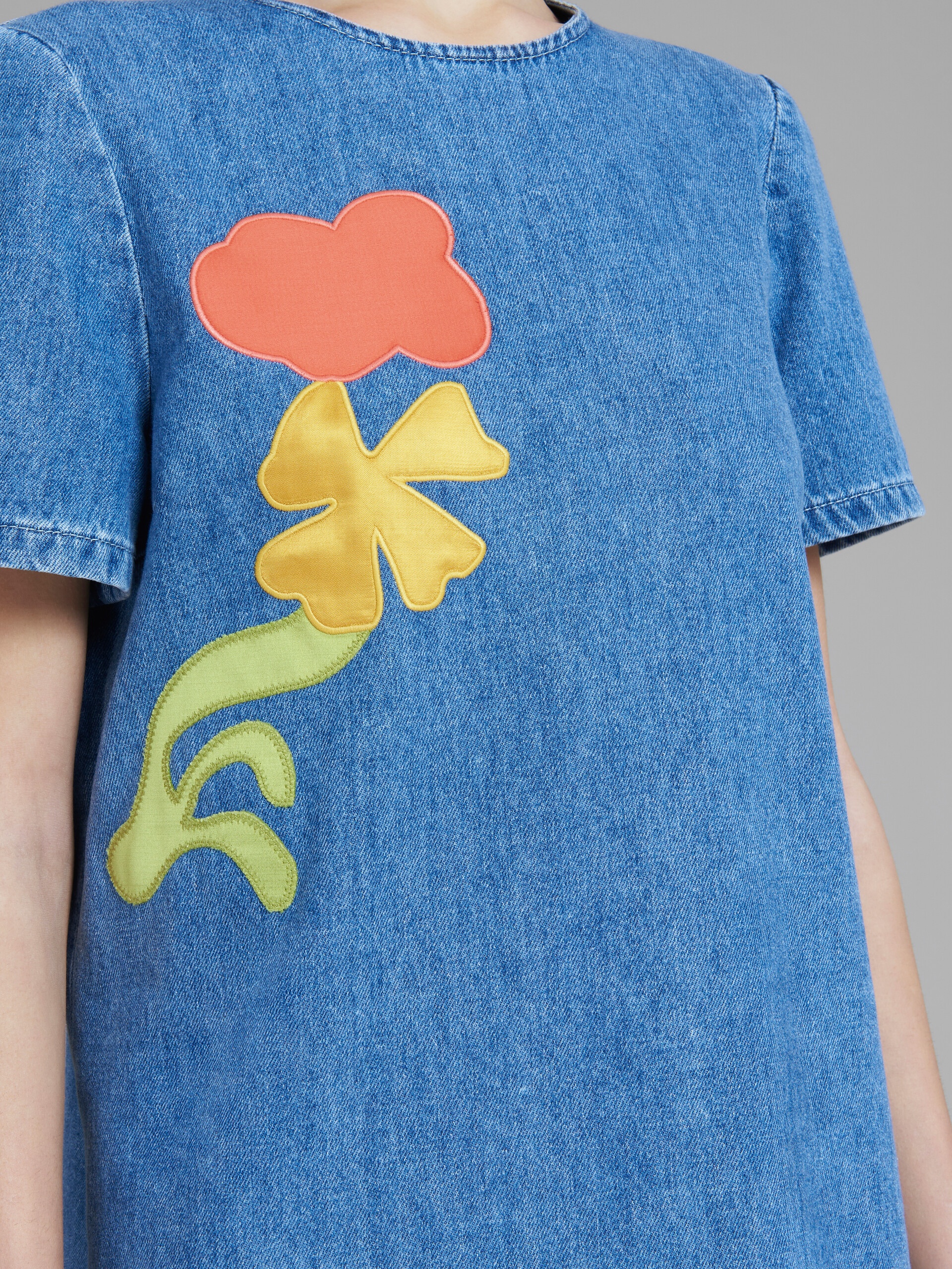 MARNI X NO VACANCY INN - BLUE CHAMBRAY SHORT DRESS WITH EMBROIDERY - 5