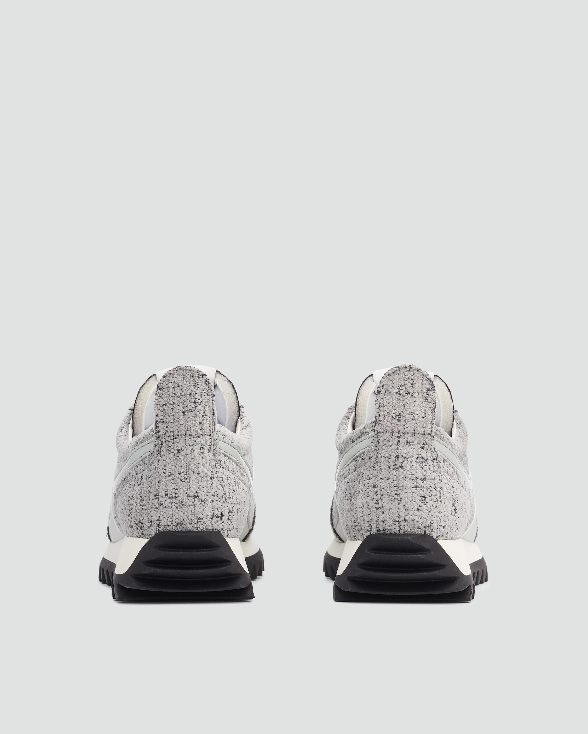 Retro Runner - Chenille
Low Top Sneaker - 3