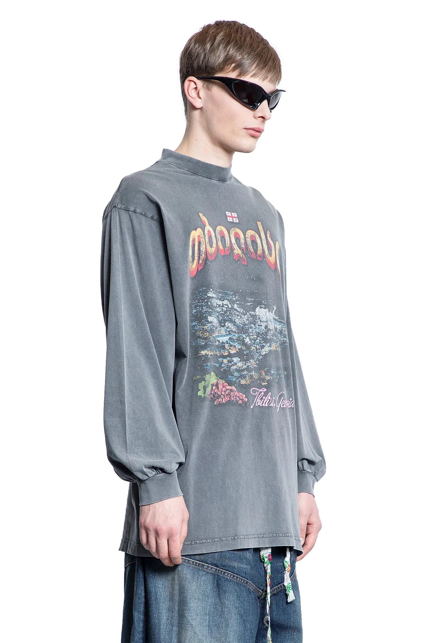 Tbilisi-Long-Sleeve-T-Shirt-Large-Fit - 2