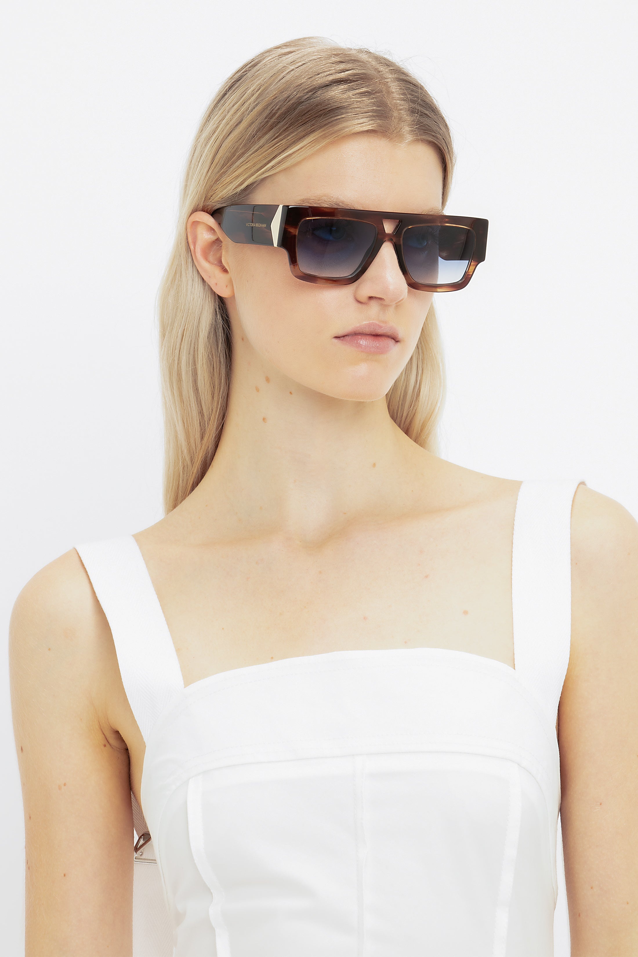 V Plaque Frame Sunglasses In Dark Brown Horn - 5