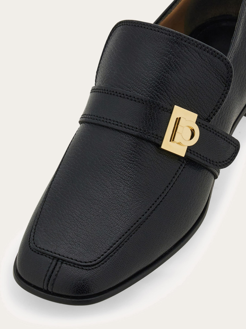 Hug buckle loafer 6
