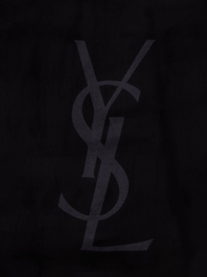 logo-detail scarf 3
