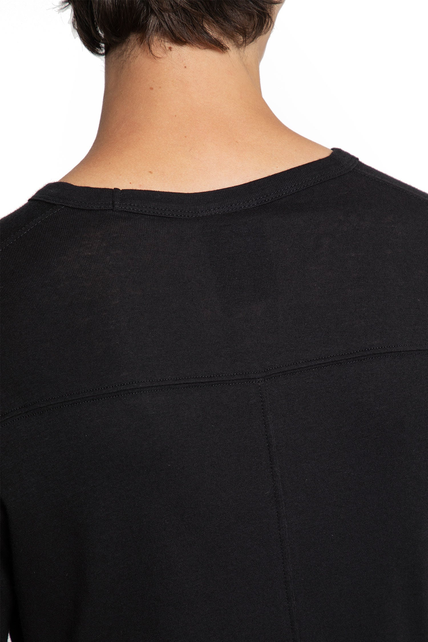 Long-Sleeve-T-Shirt-With-Hand-Gaiters - 4
