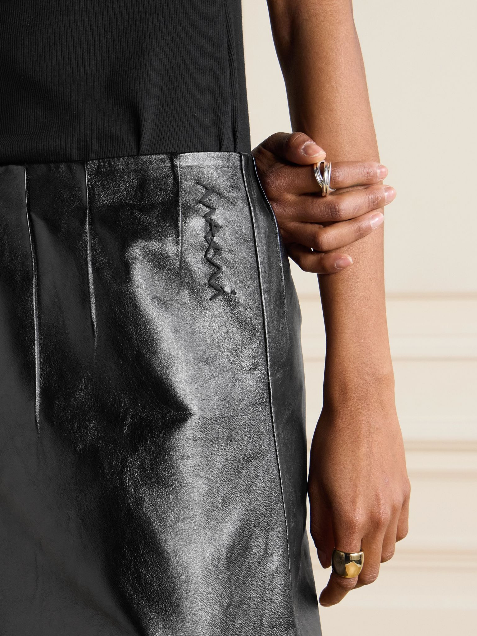 Paneled crinkled-leather midi skirt Black - 7