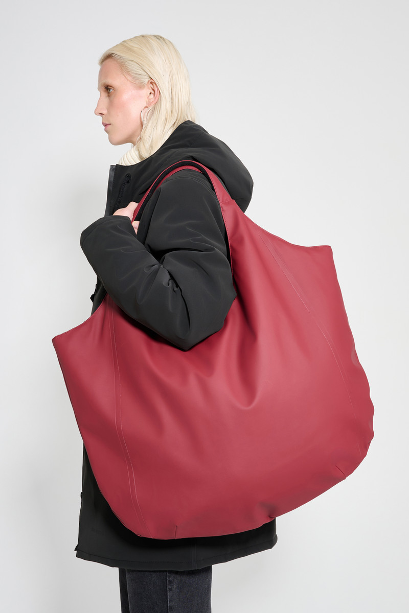 Stutterheim Svea Puffer Bag Burgundy outlook