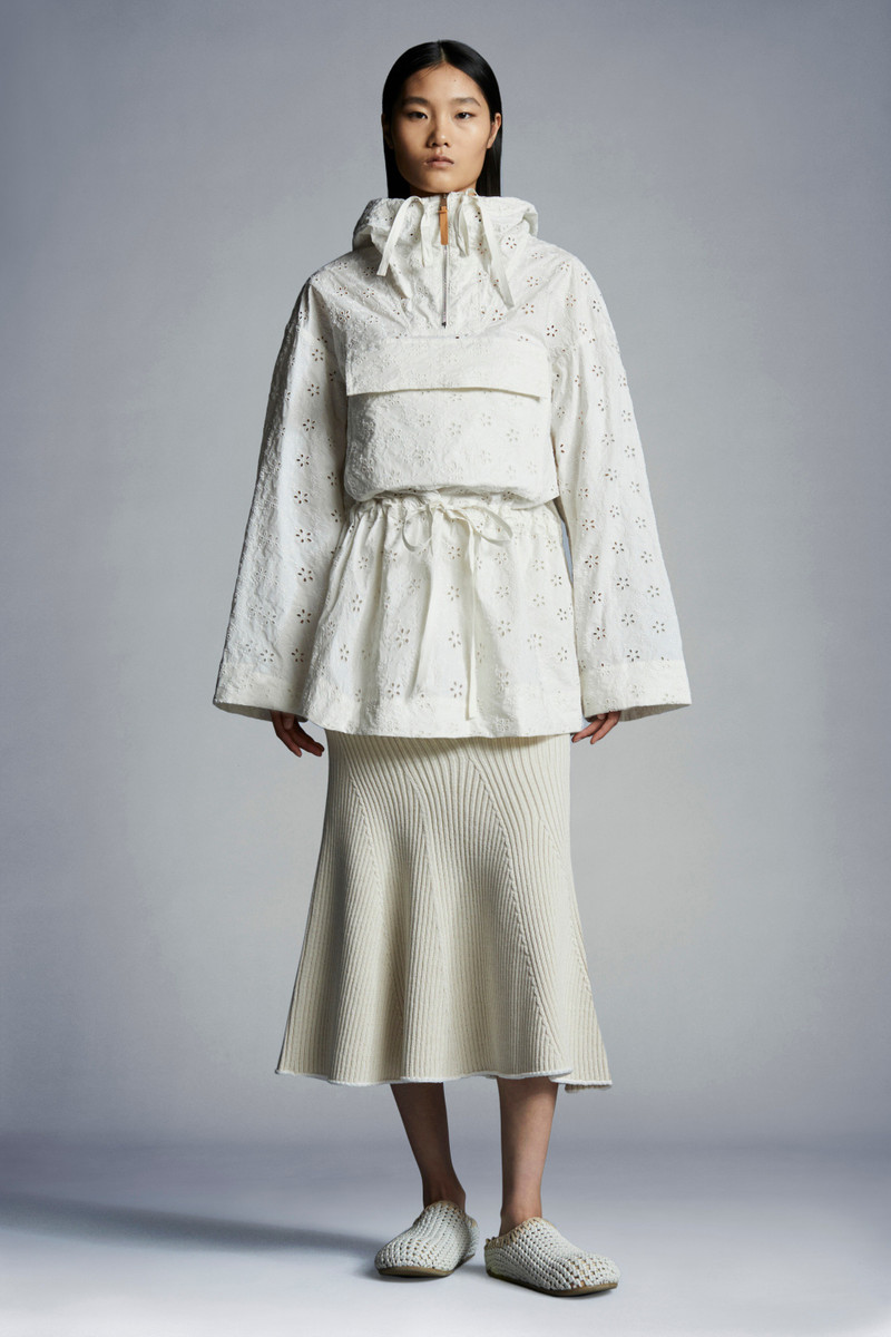 Moncler Asnen Cape outlook