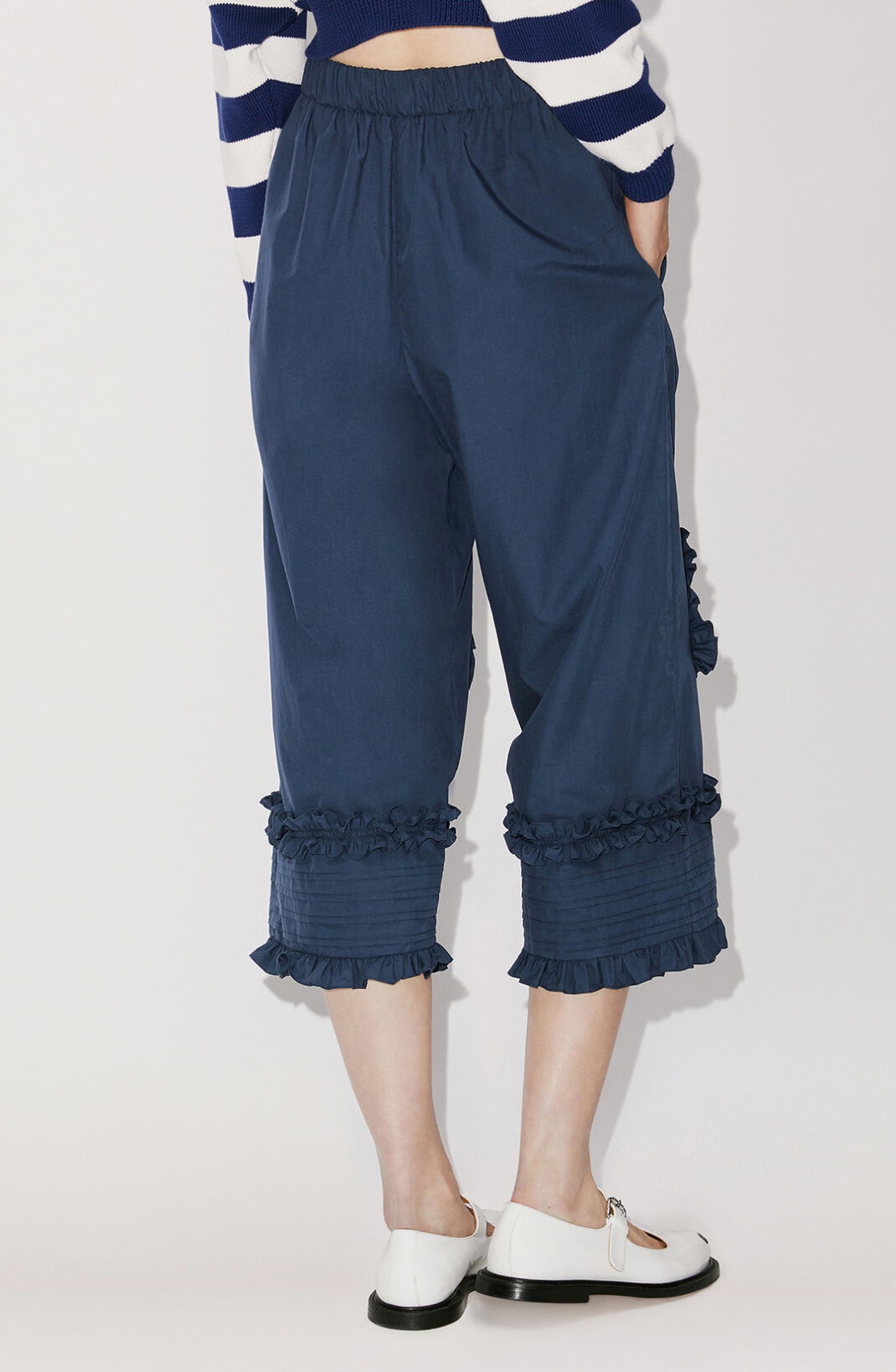 Cropped trousers with ruffles - 5