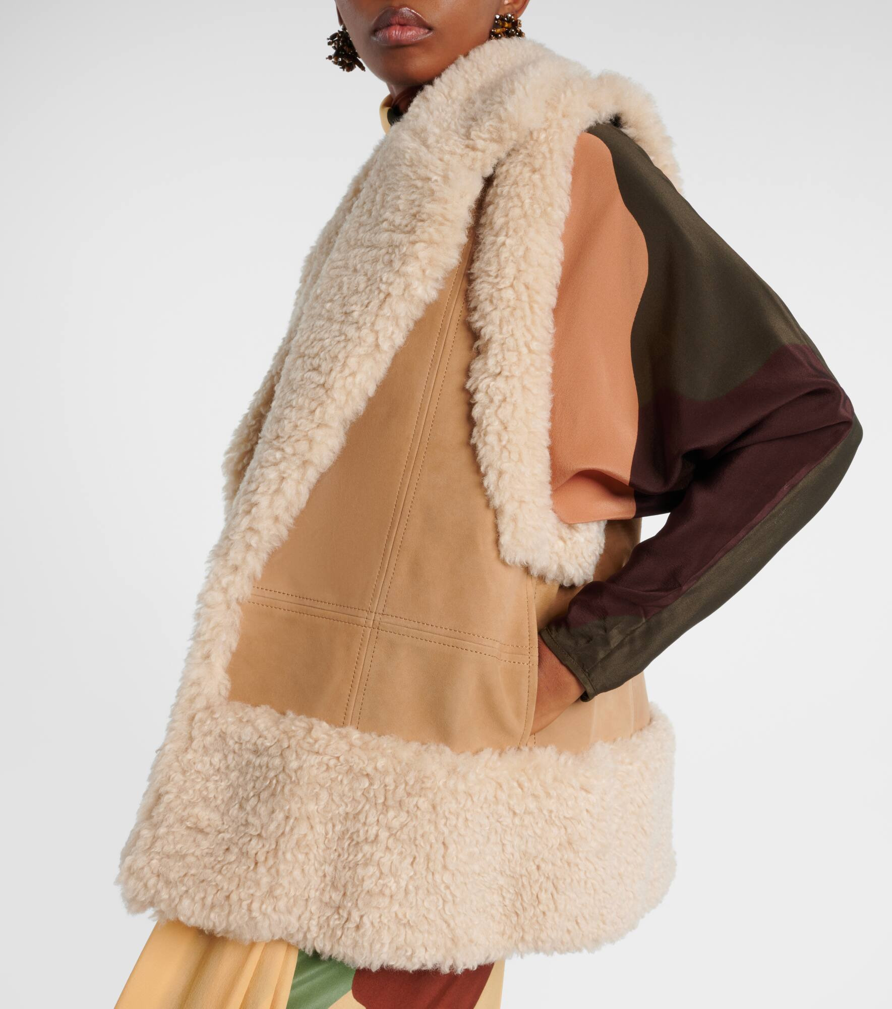 Faux shearling-trimmed suede vest - 5