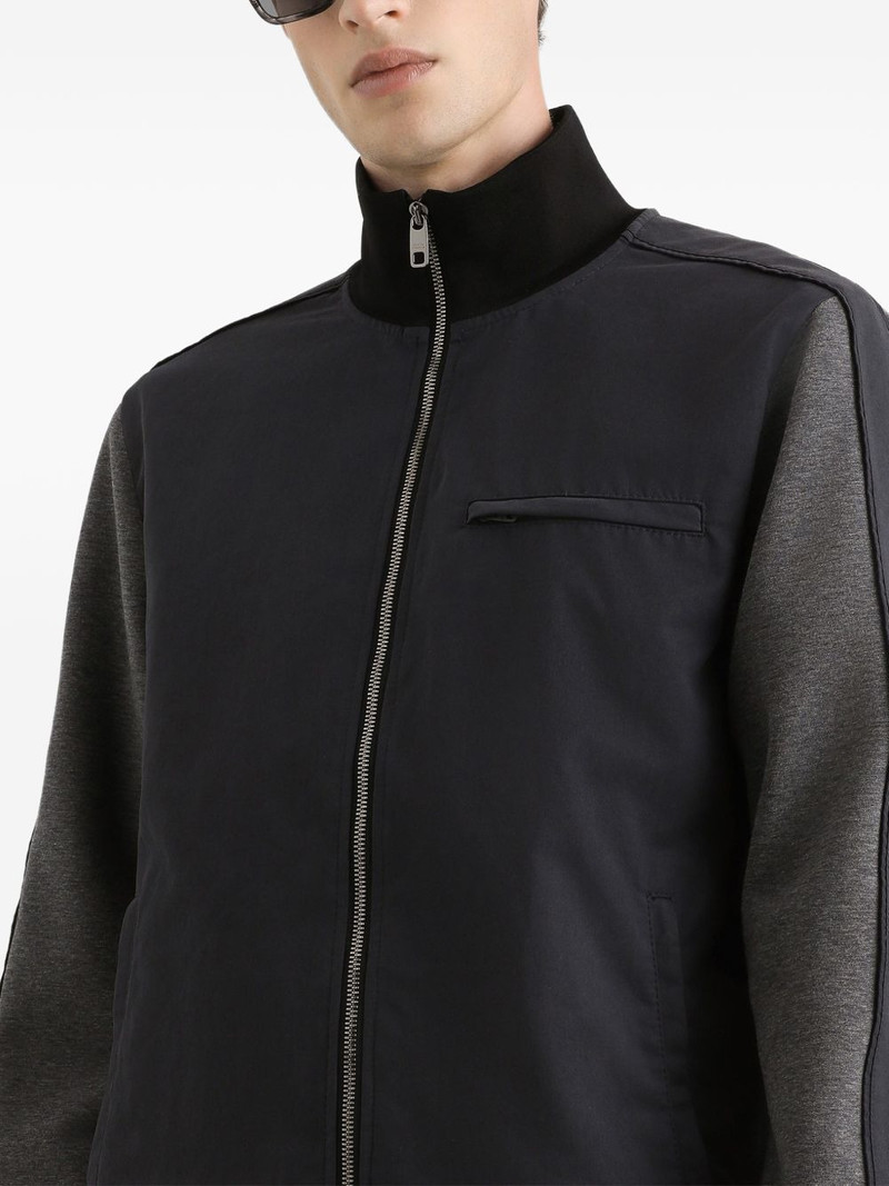zip-up sweatshirt 4