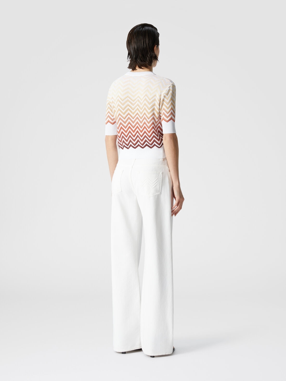 Short-sleeved crewneck sweater with dégradé chevron motif - 3