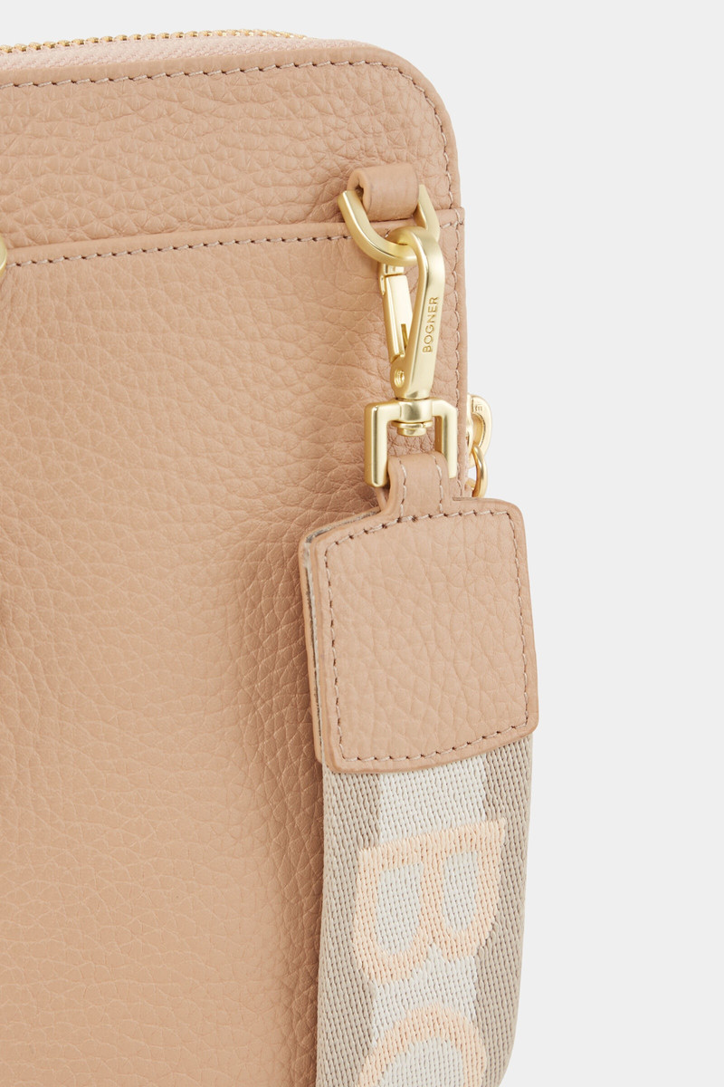 Andermatt Johanna Smartphone pouch in Cappuccino 6