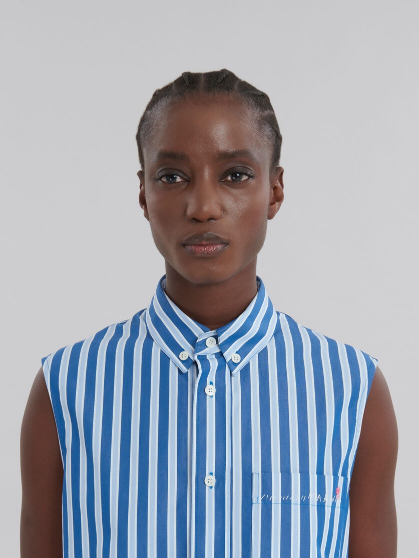 BLUE AND WHITE STRIPED ORGANIC POPLIN SLEEVELESS SHIRT - 4