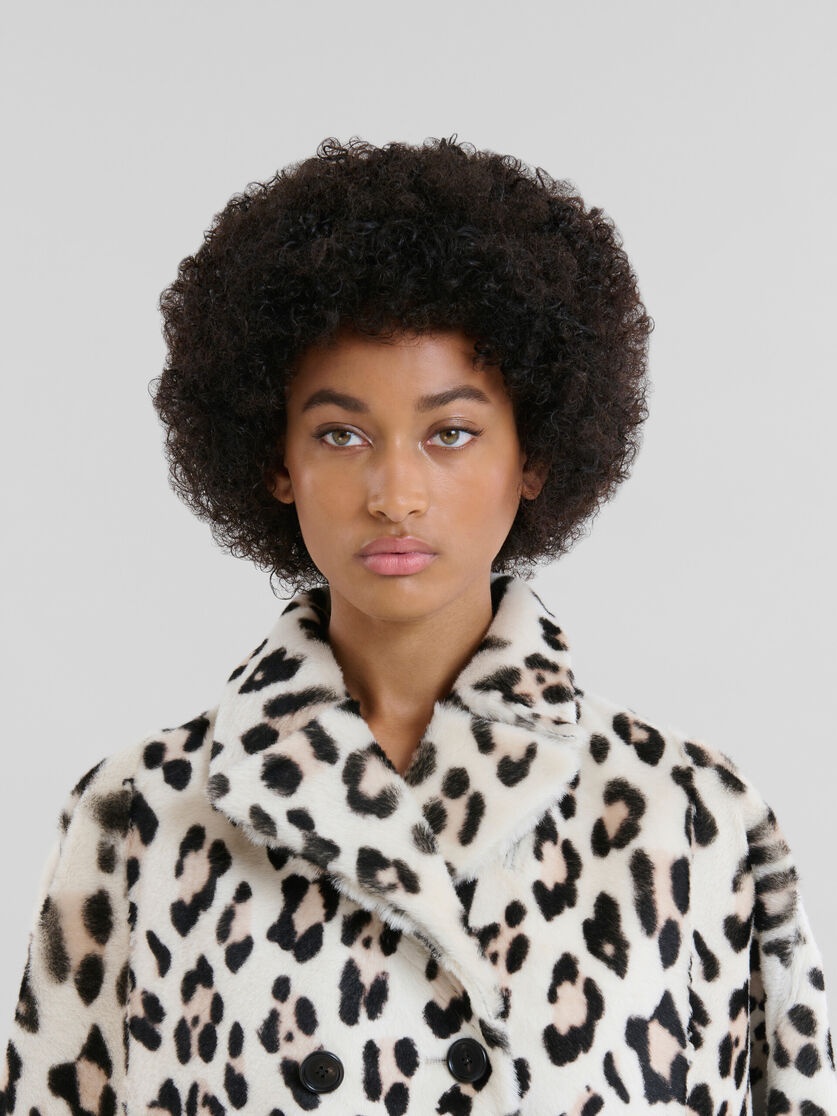 SHORN SHEARLING CAPE WITH ANIMALIER PRINT - 4
