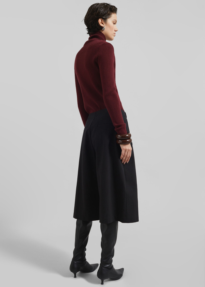 Cedar Bermuda Shorts - Black 11
