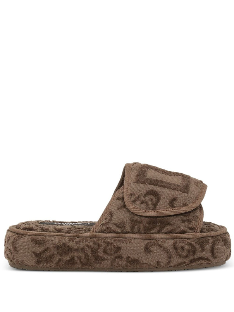logo-detail slippers 1