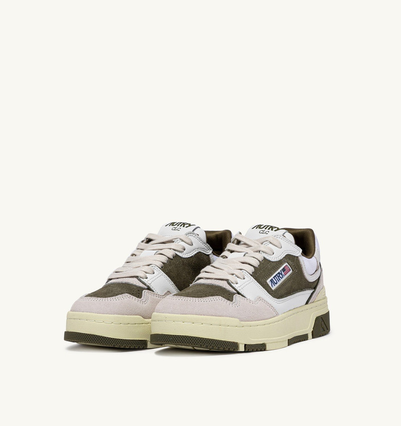 AUTRY CLC LOW SNEAKERS IN WHITE AND HUNTER GREEN LEATHER AND SUEDE outlook