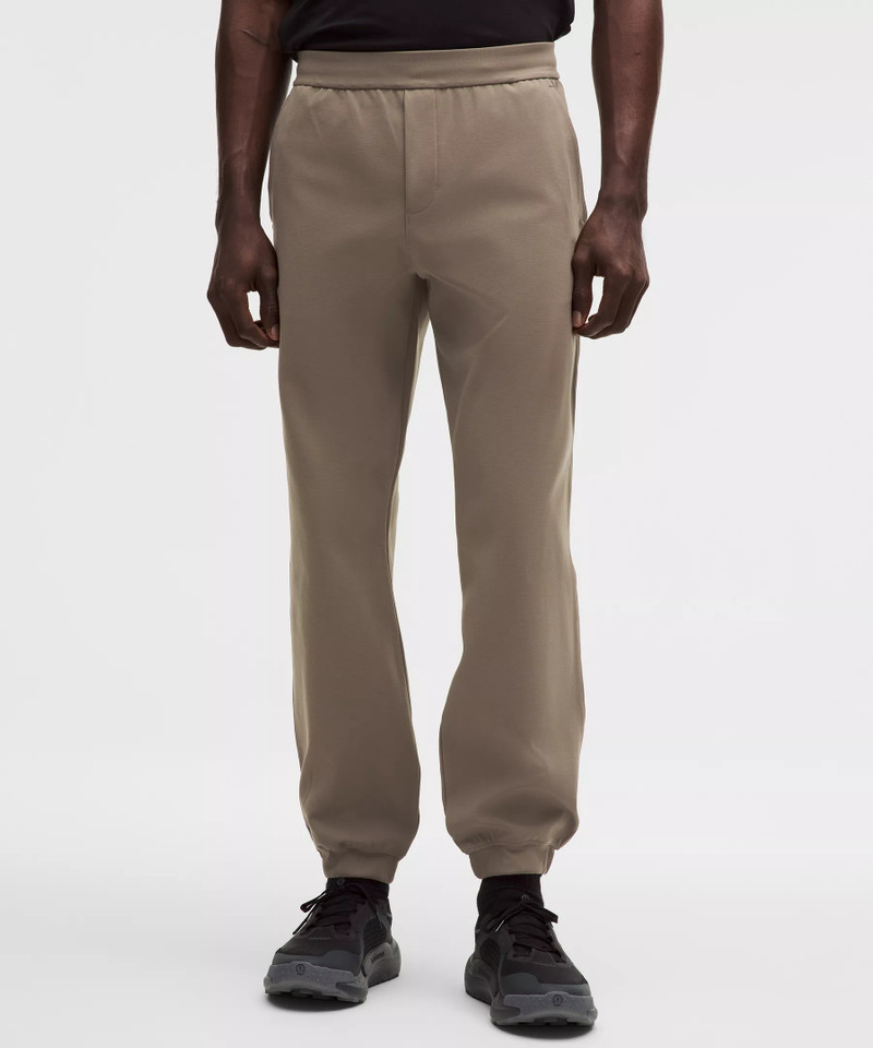 lululemon Sojourn Jogger *Shorter outlook