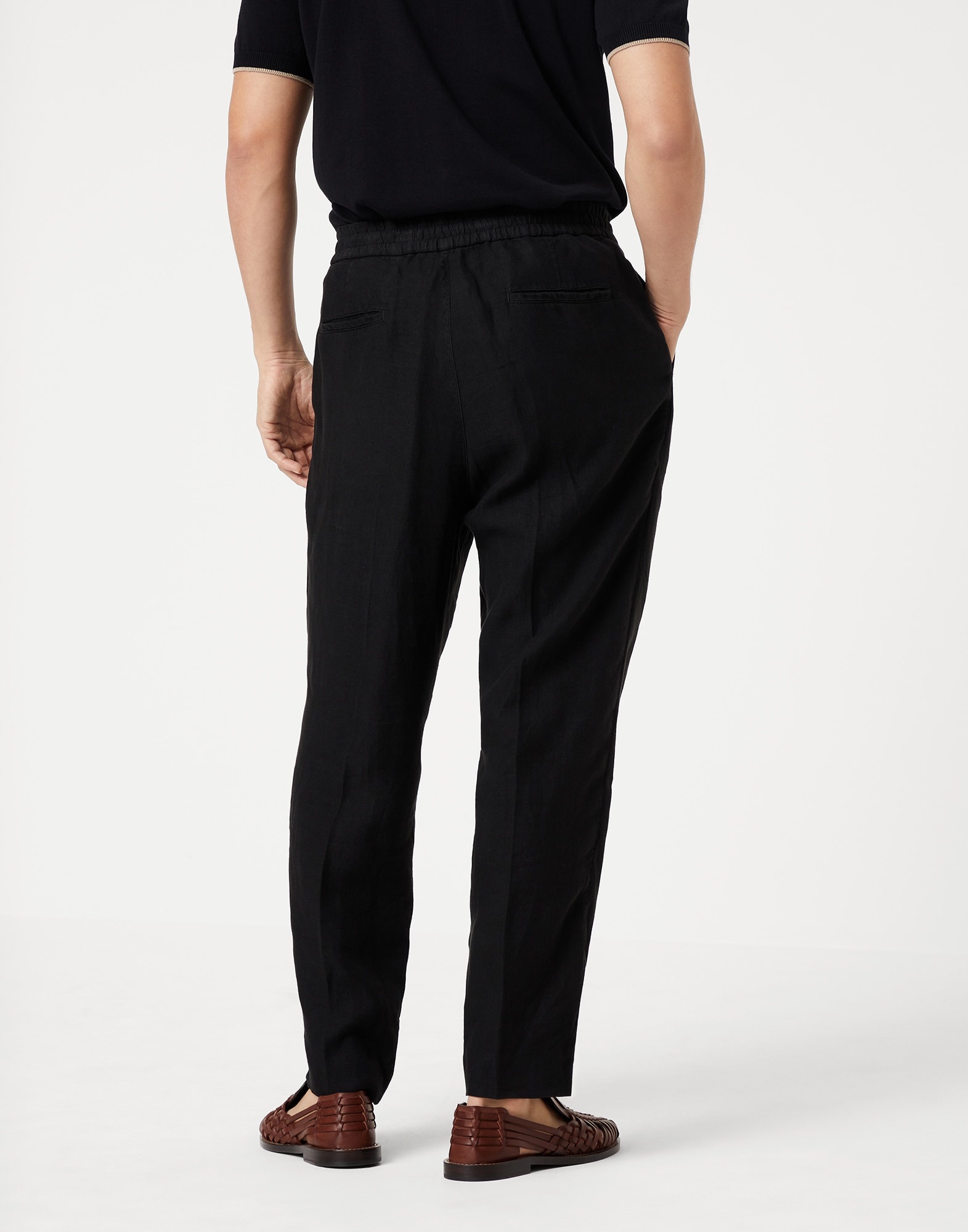 Garment-dyed leisure fit trousers in linen gabardine with drawstring and double pleats - 2