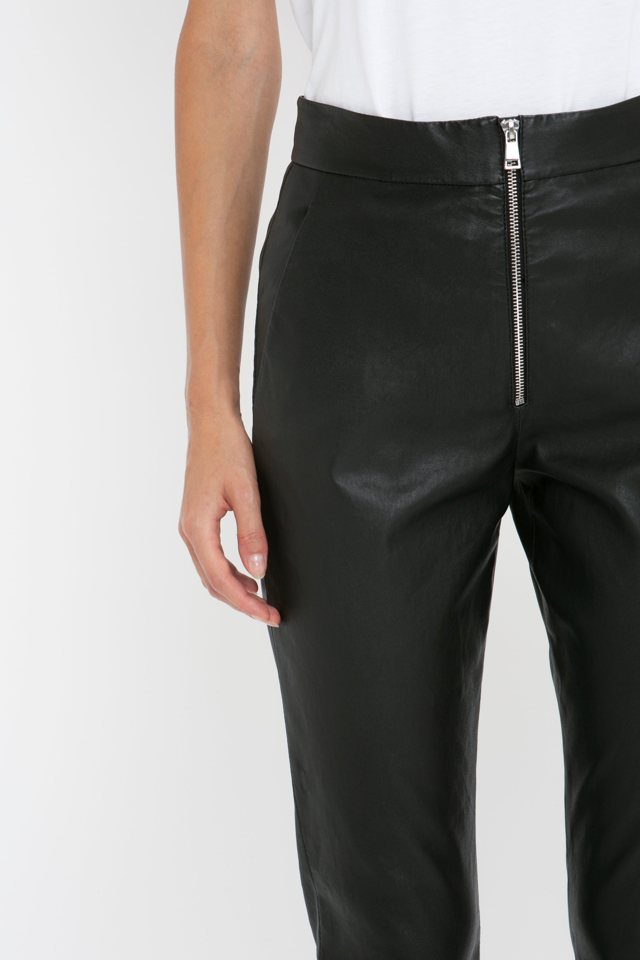 Victoria Beckham Slim Leather Trousers in Black