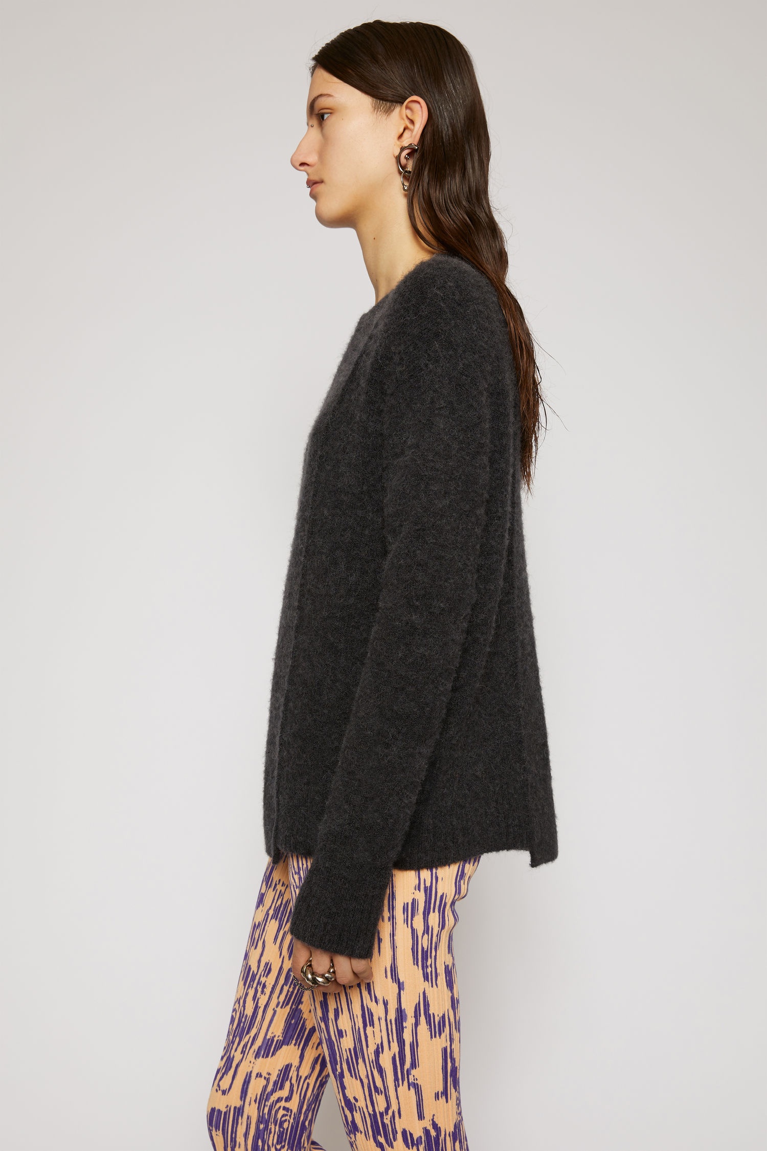 Asymmetric-hem sweater washed black - 3