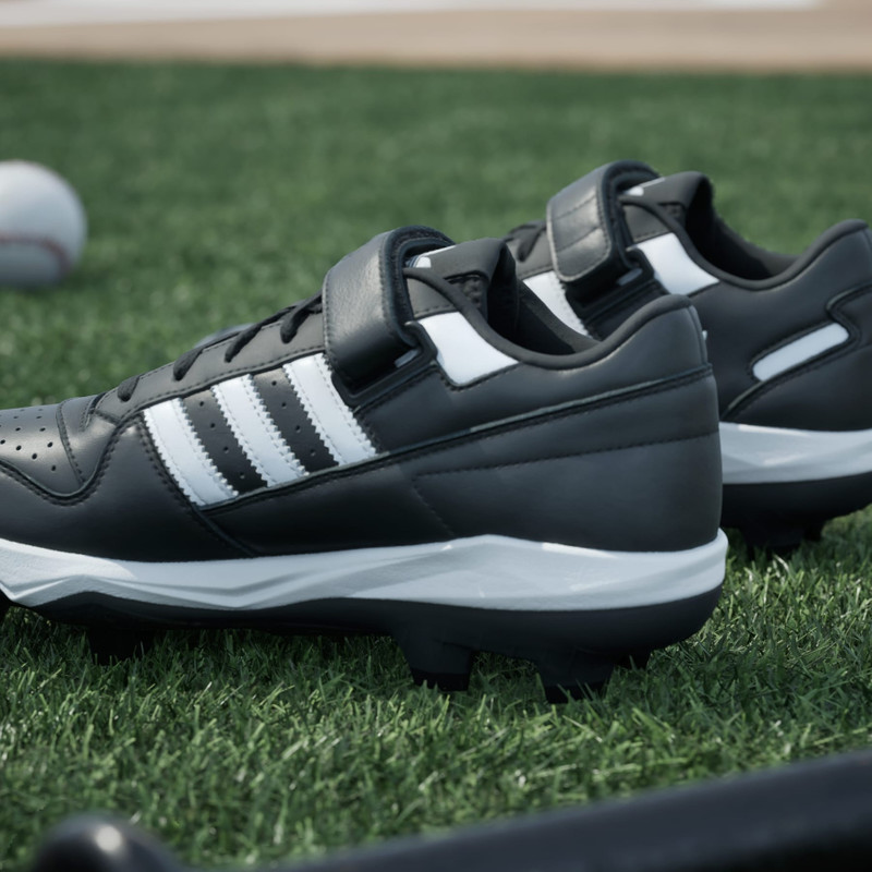 Forum TPU Baseball Cleats 9