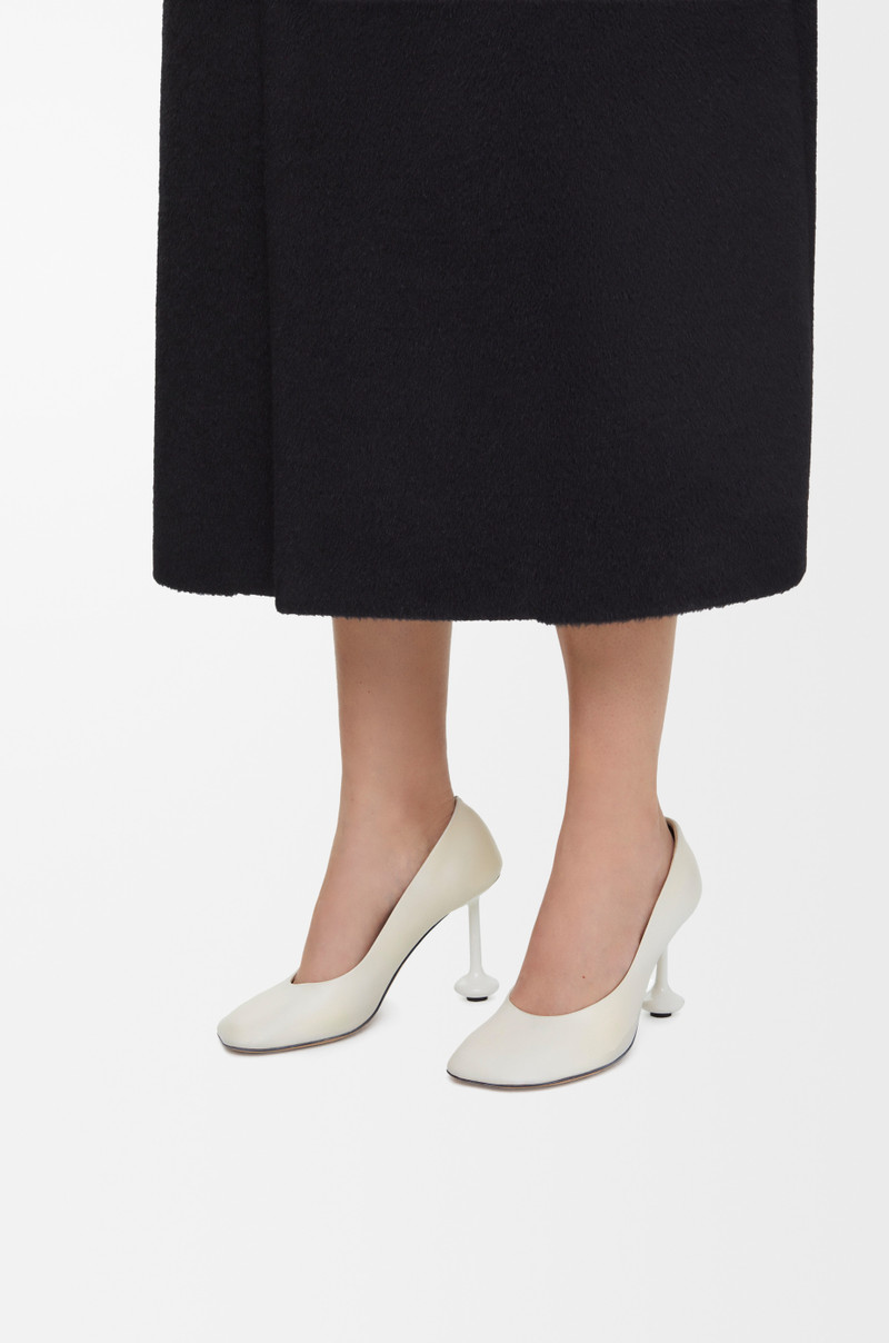 Loewe Toy pump in goatskin outlook