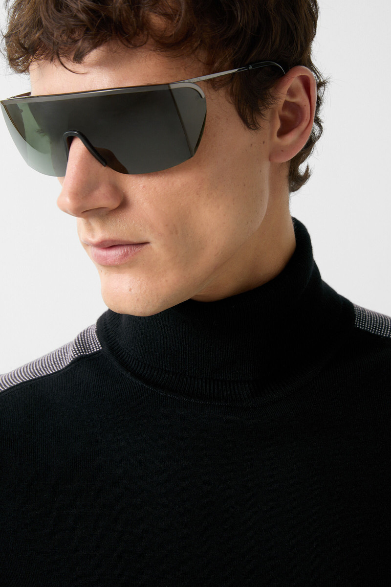 Emil turtleneck pullover in Black 5