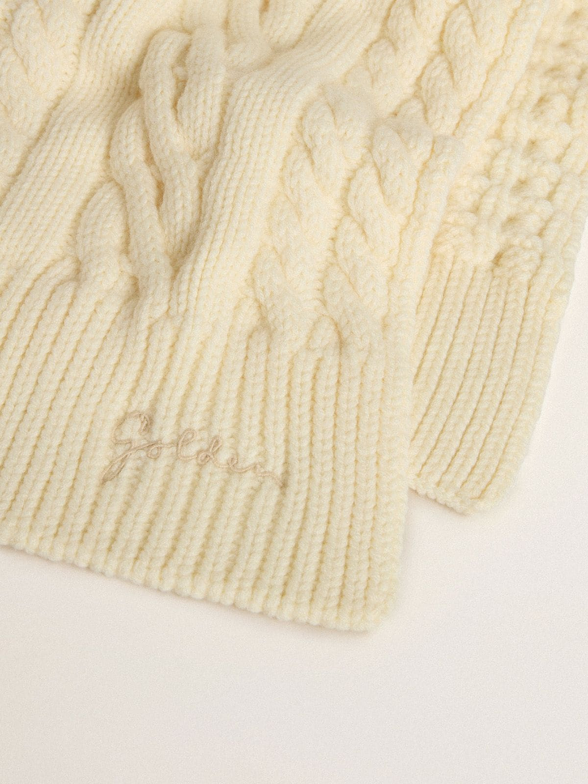 White wool scarf with embroidery - 2
