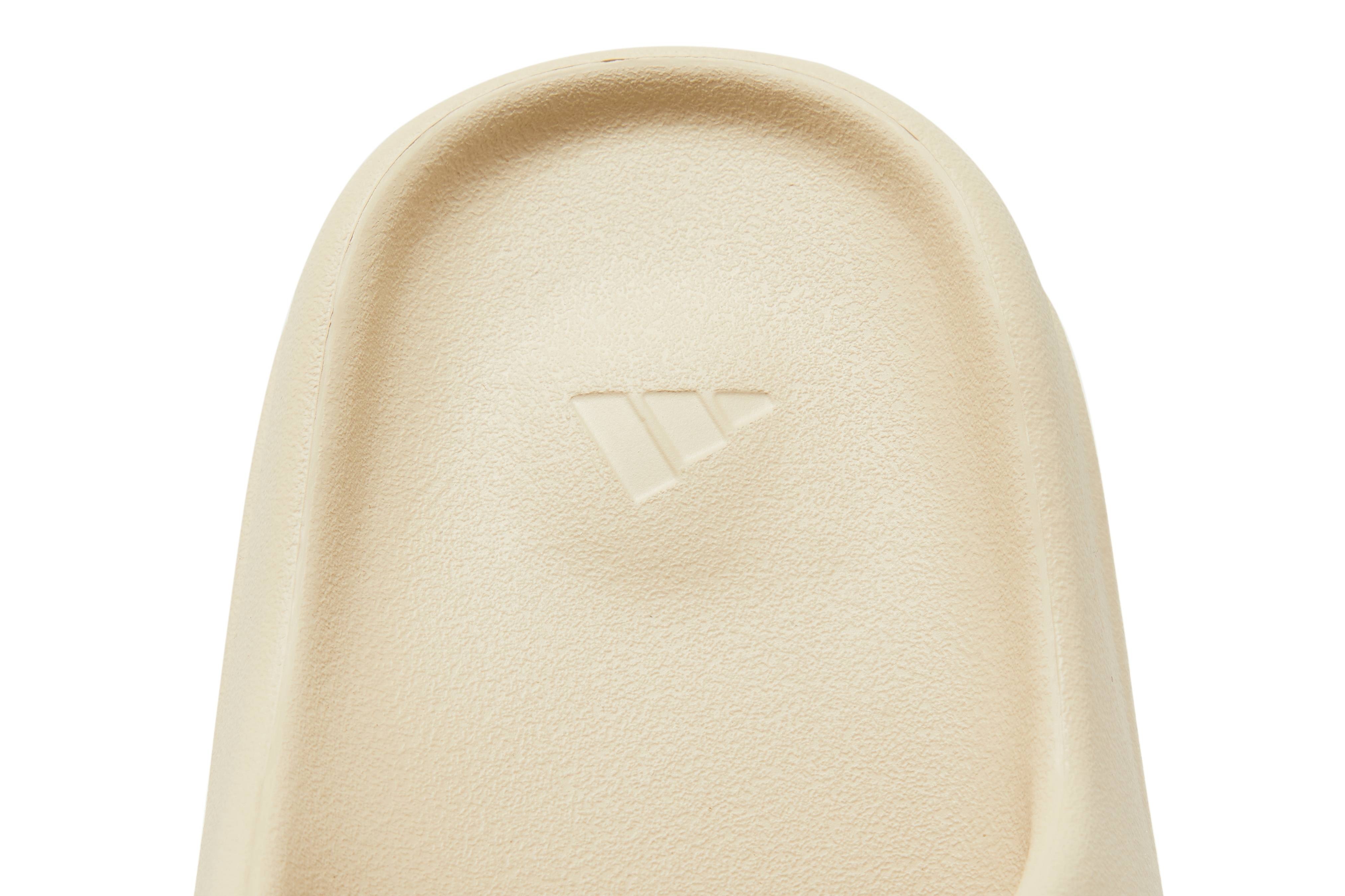 Yeezy Slides 'Bone' 2022 Re-Release - 10