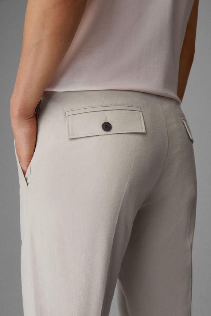 Riley Chinos in Beige - 5