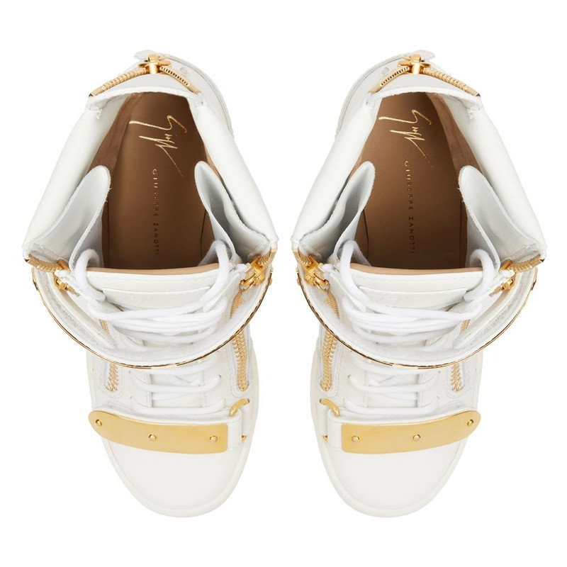 Coby Wedge 4