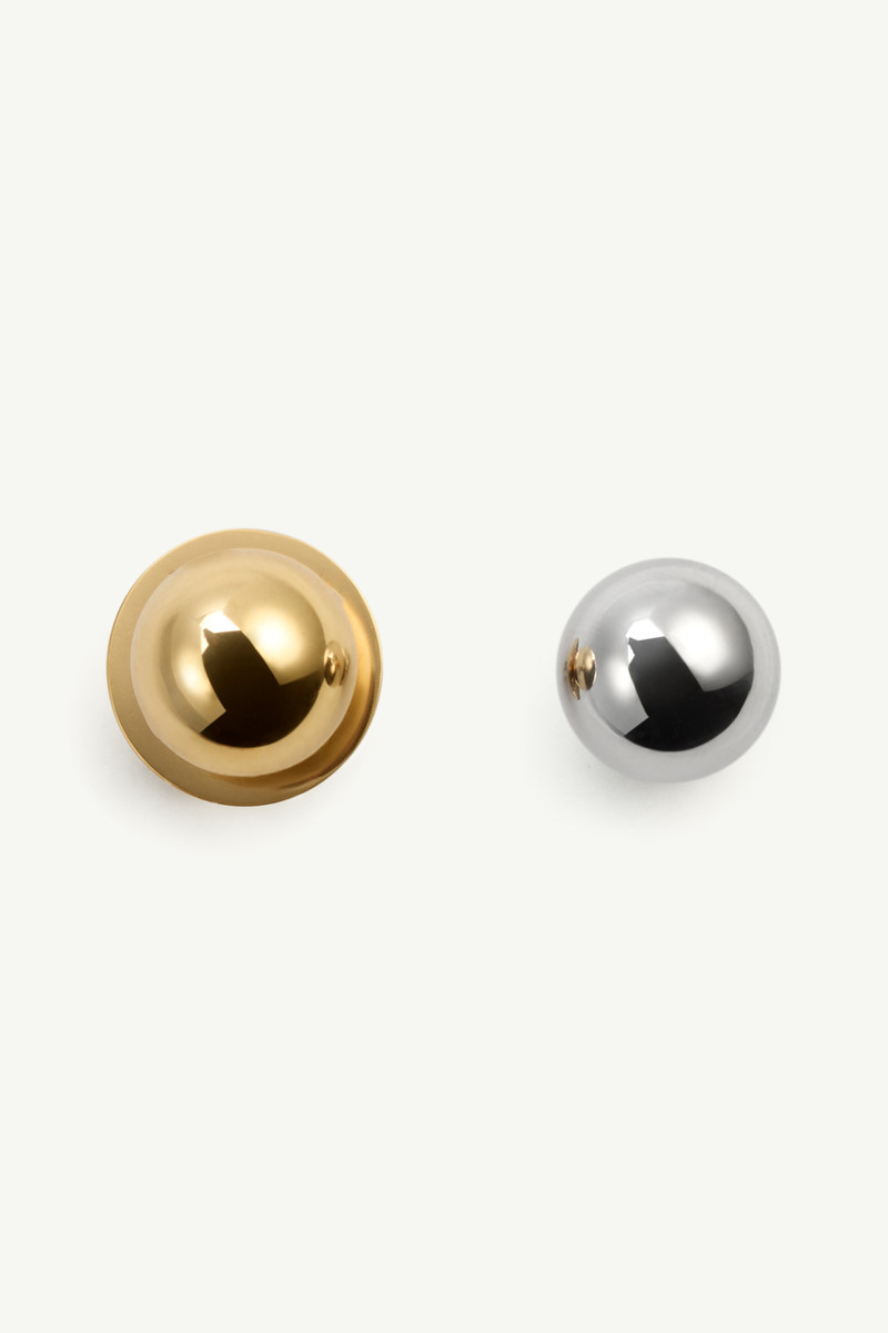 Two-tone orb cluster earrings 1