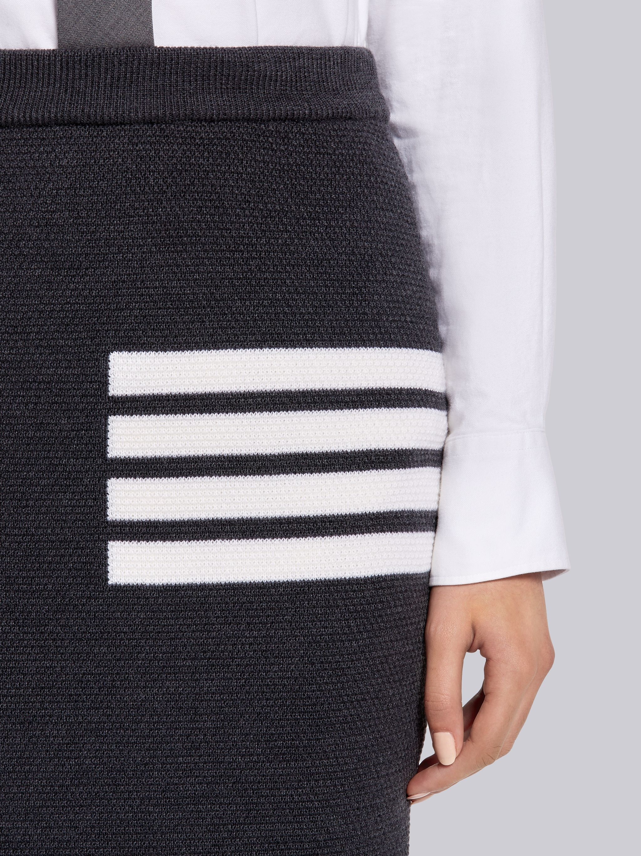Thom Browne｜SKIRTS (LINKS STITCH BELOW KNEE PENCIL SKIR Thom Browne Dark Grey Fine Merino Wool Links Stitch 4-Bar