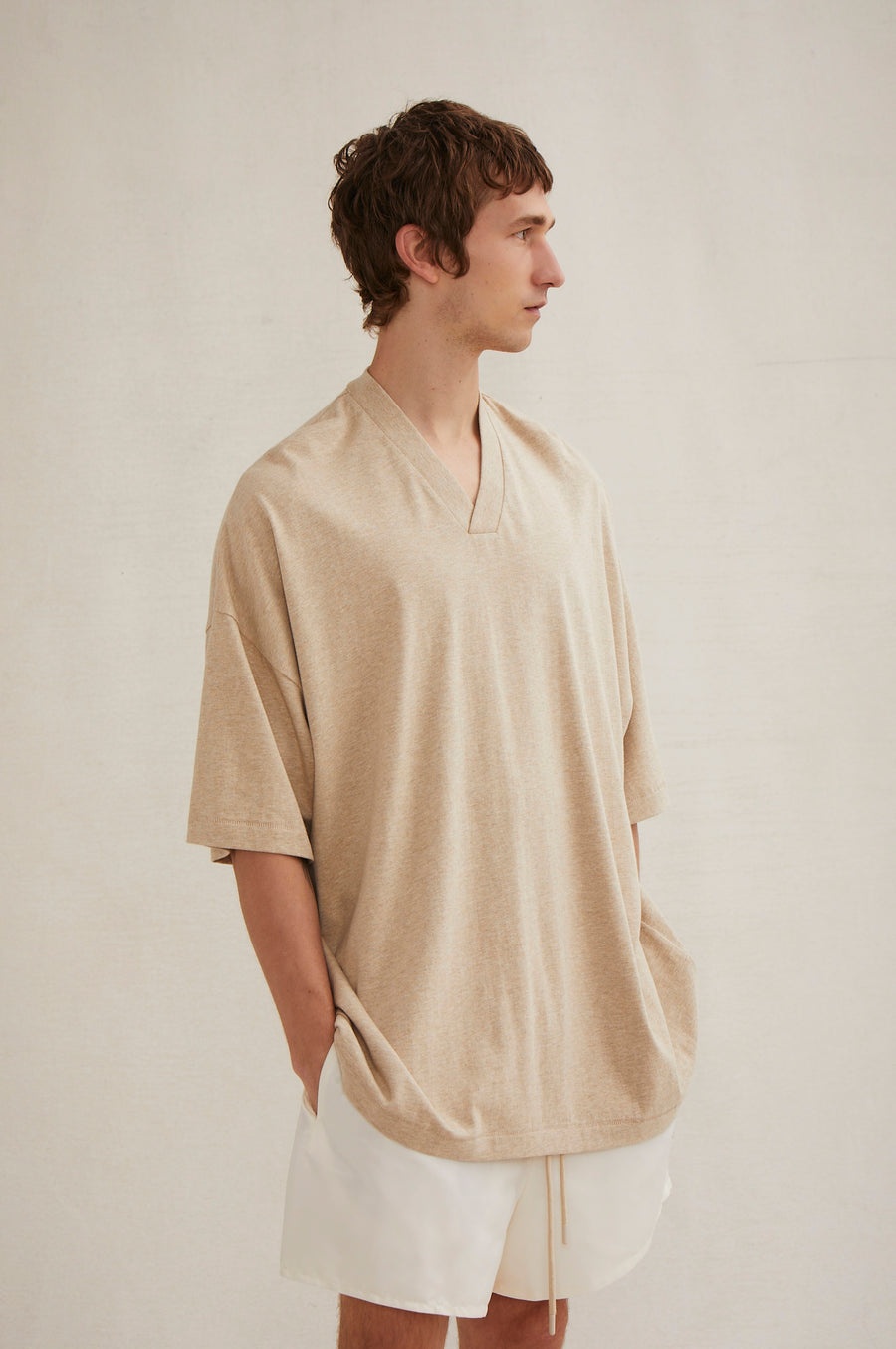 Essentials V-Neck - 4