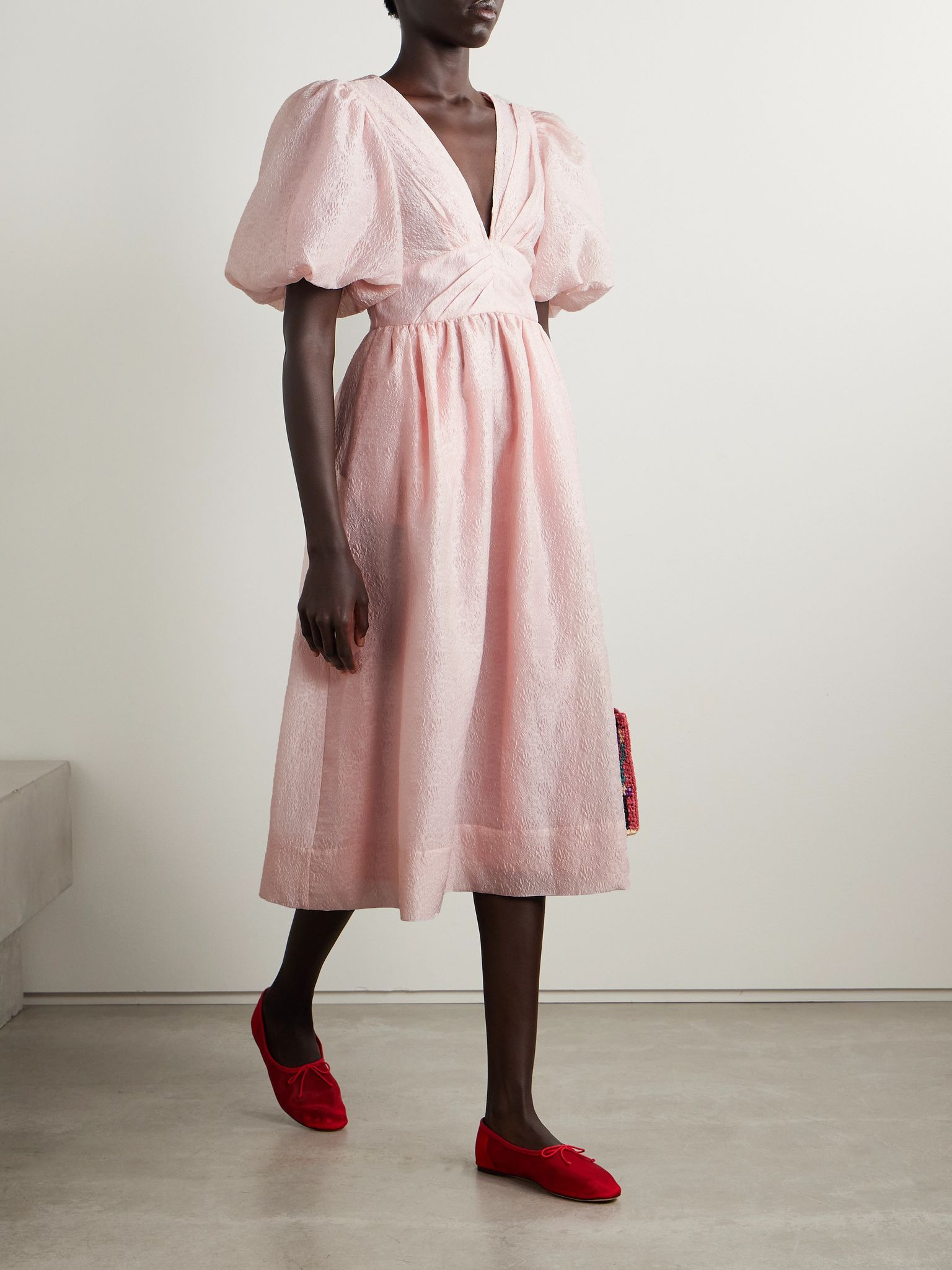 Florence gathered cloqué midi dress Pink - 2