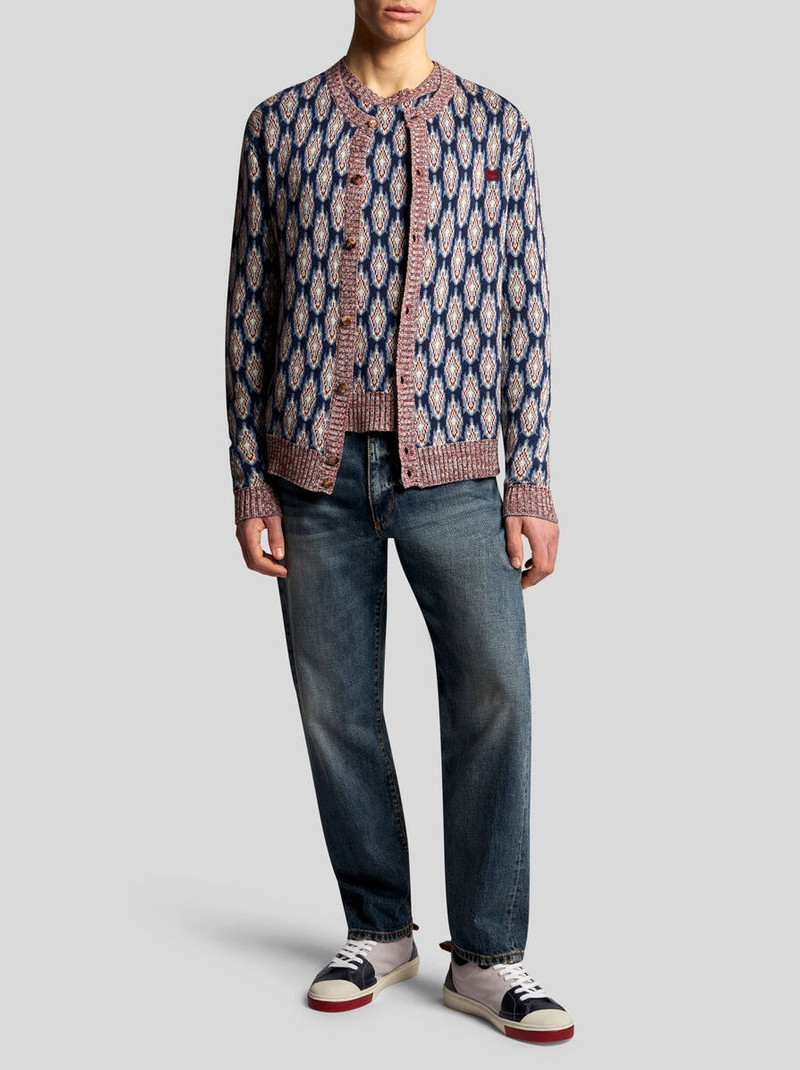 VINTAGE-EFFECT JEANS 4