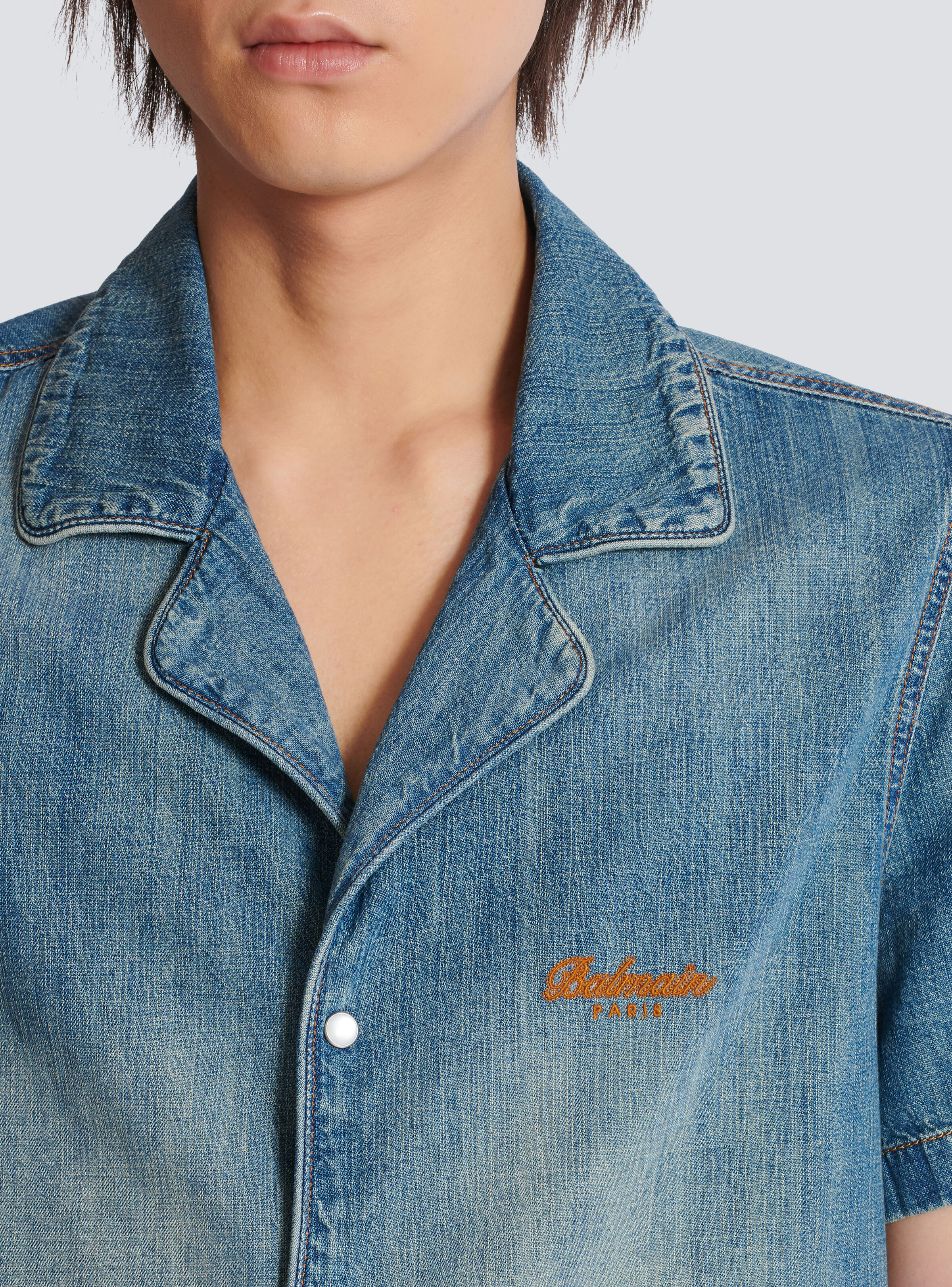 Short-sleeved pyjama shirt in faded denim - 8