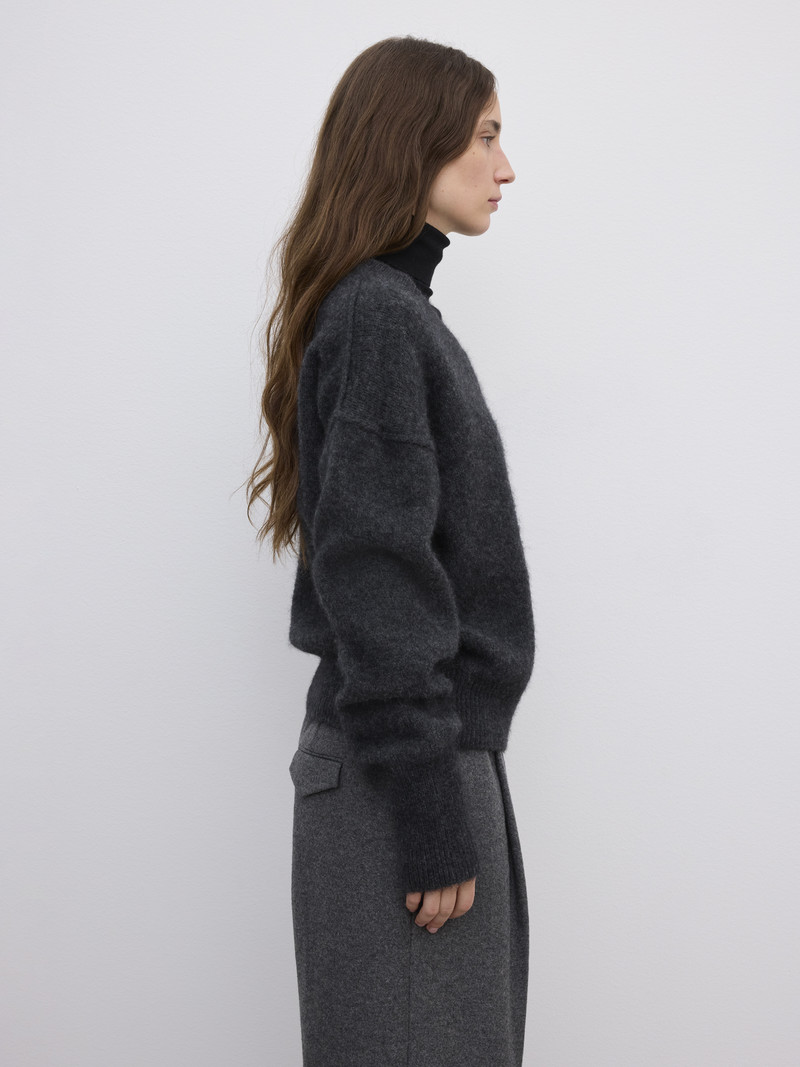 V-neck Alpaca Knit 3
