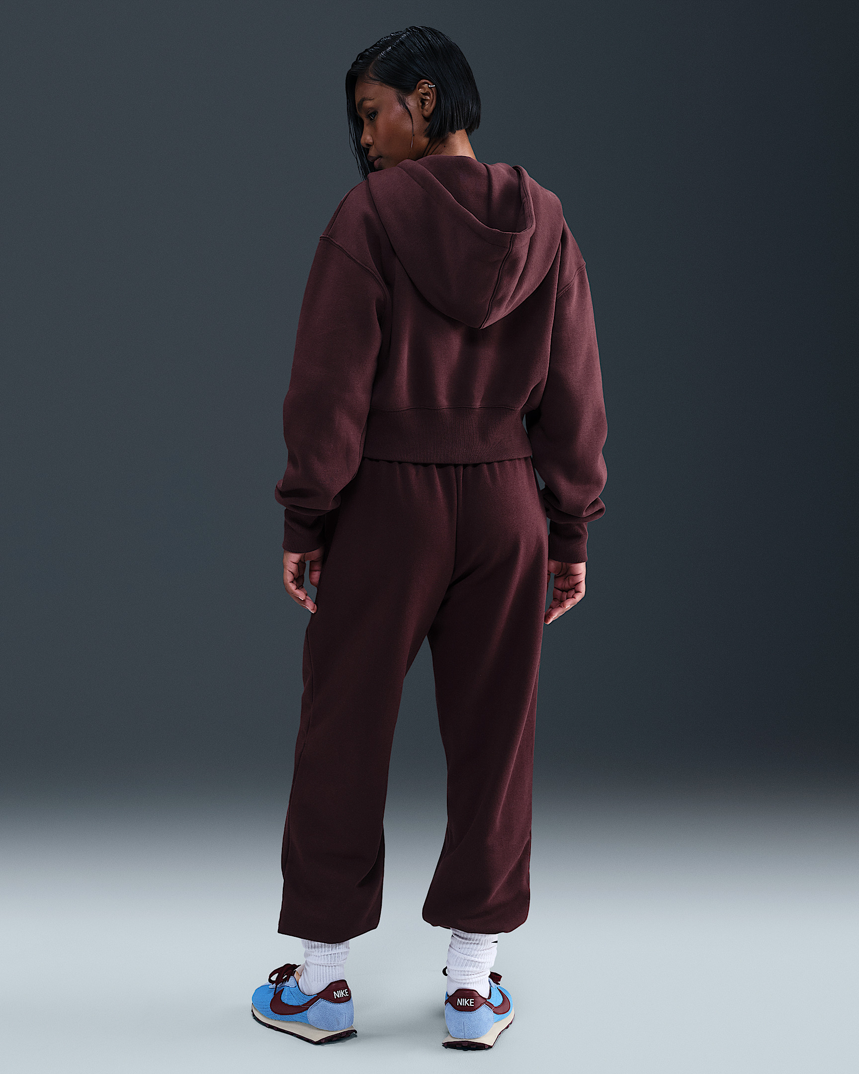 Nike Sportswear Club Fleece Women's Mid-Rise Oversized Sweatpants - 4