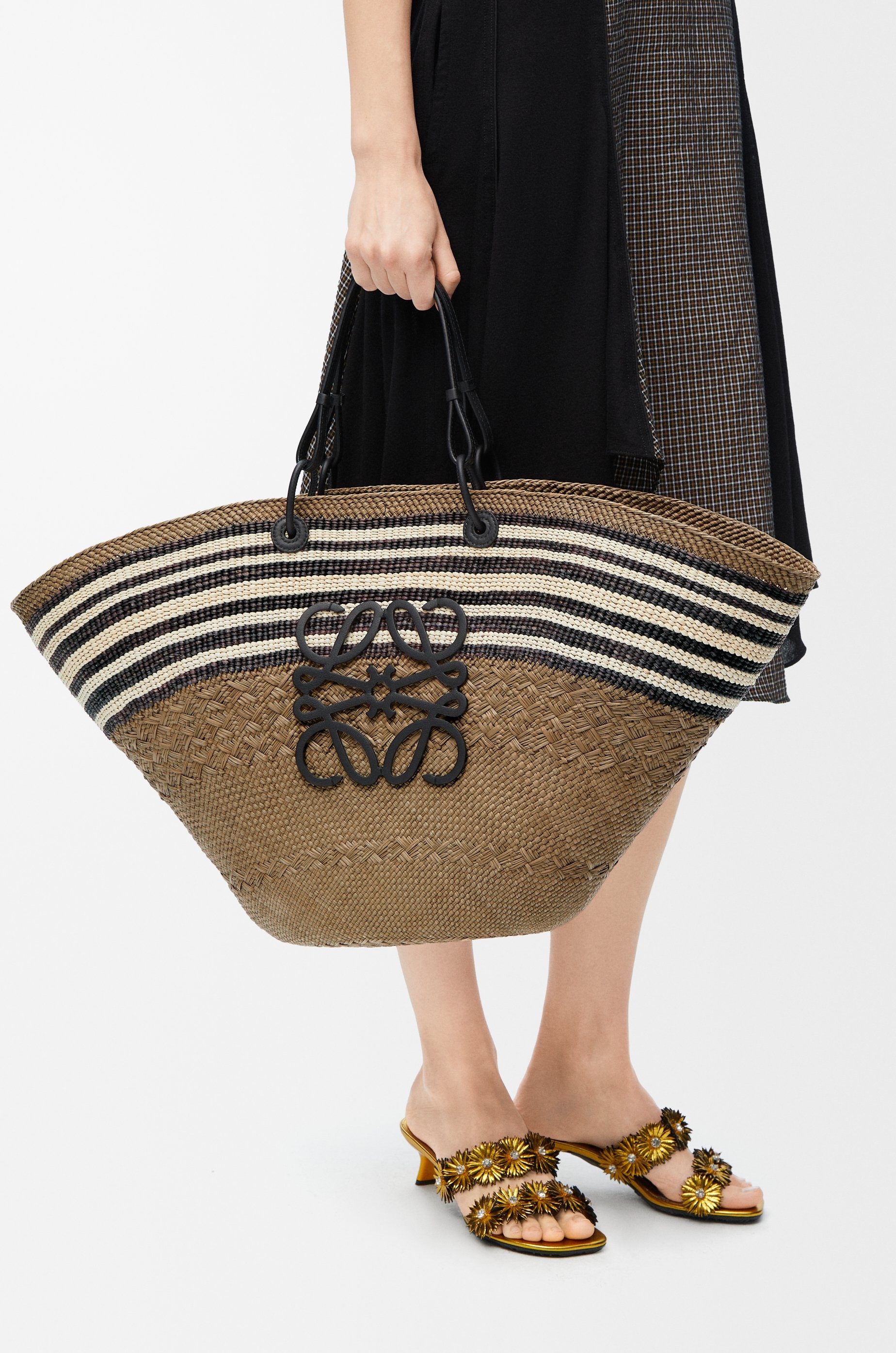Large Anagram basket in iraca palm and calfskin - 2