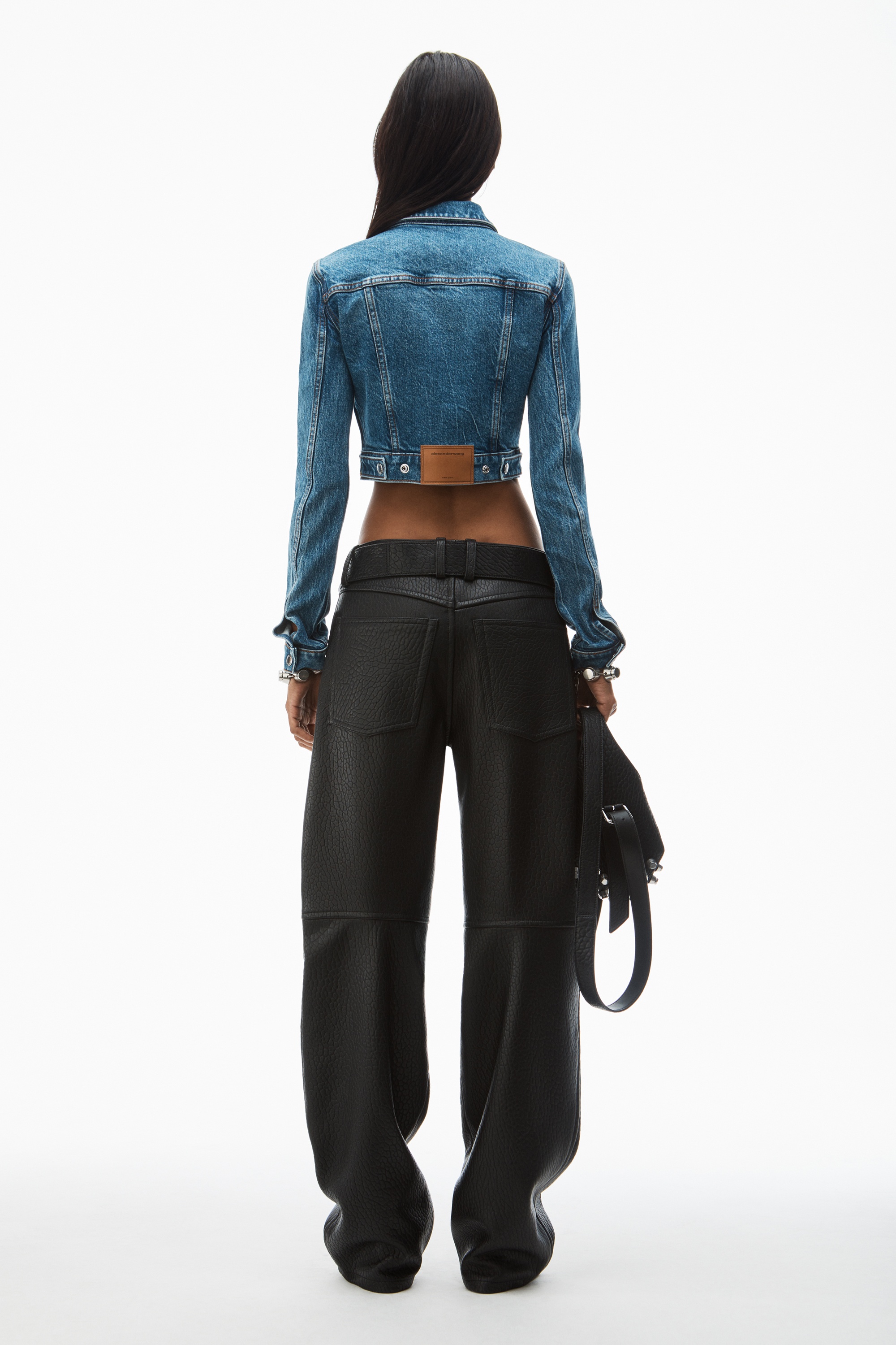 cropped trucker jacket in comfort-stretch denim - 5