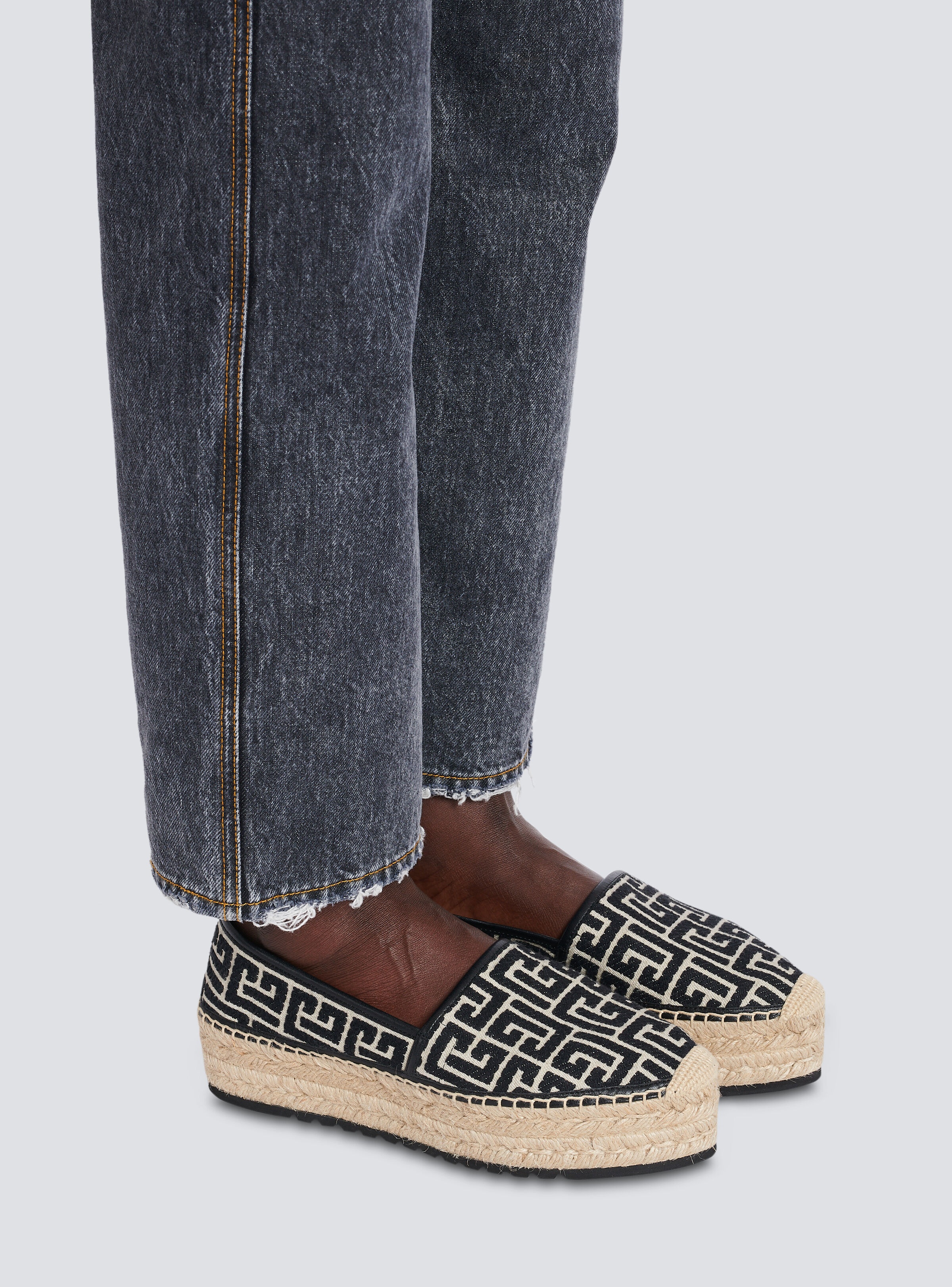 サンダル・ミュール BALMAIN SS25 'Alex' espadrilles (EN1UJ965LVWB GFE) Alex monogram jacquard and leather espadrilles - Women | BALMAIN